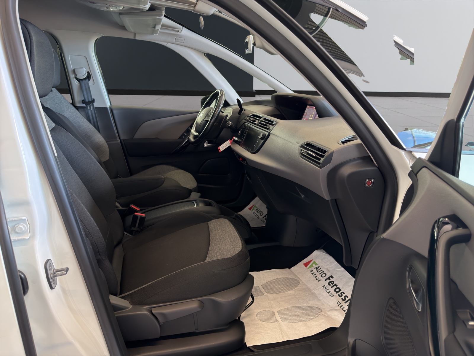CITROEN C4 Picasso 1.2 Pure Tech Feel Edition EAT6-image-16