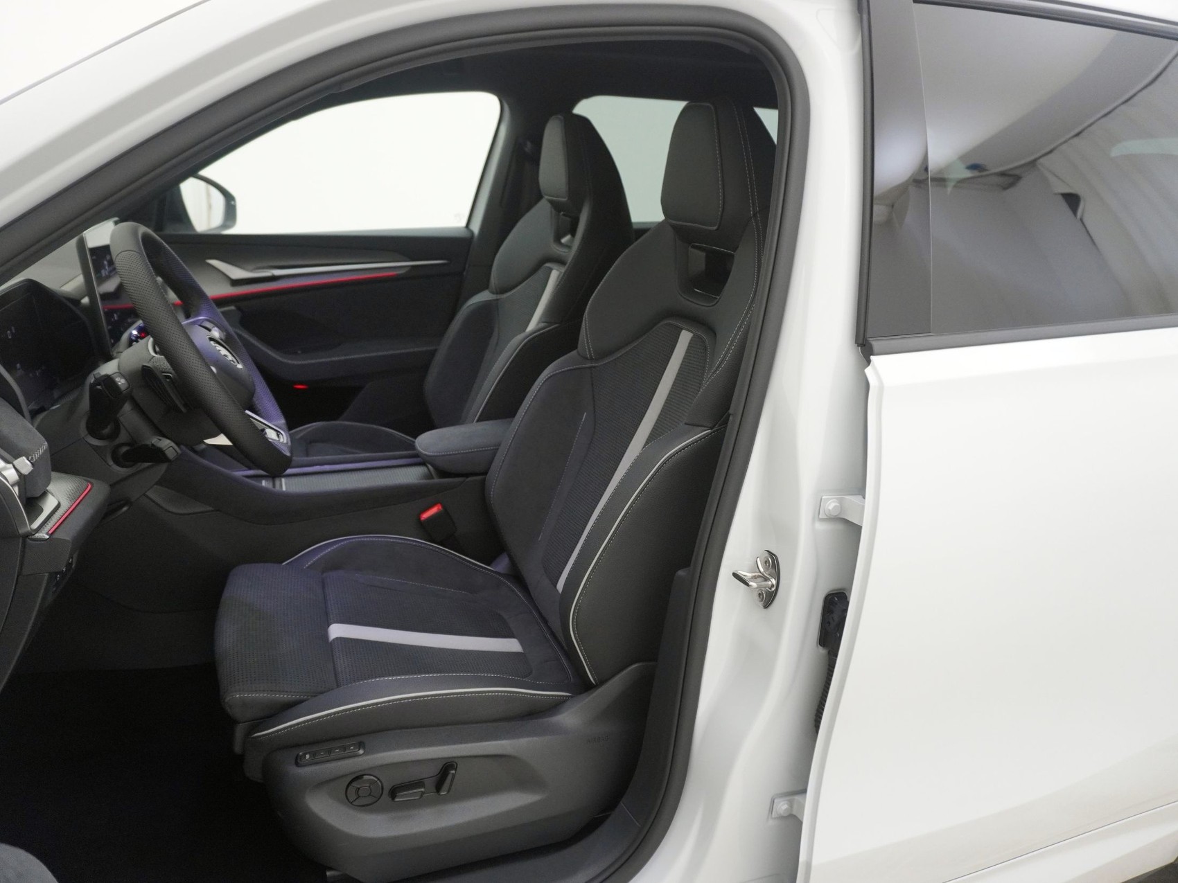 SKODA Kodiaq 2.0 TSI SportLine-image-12