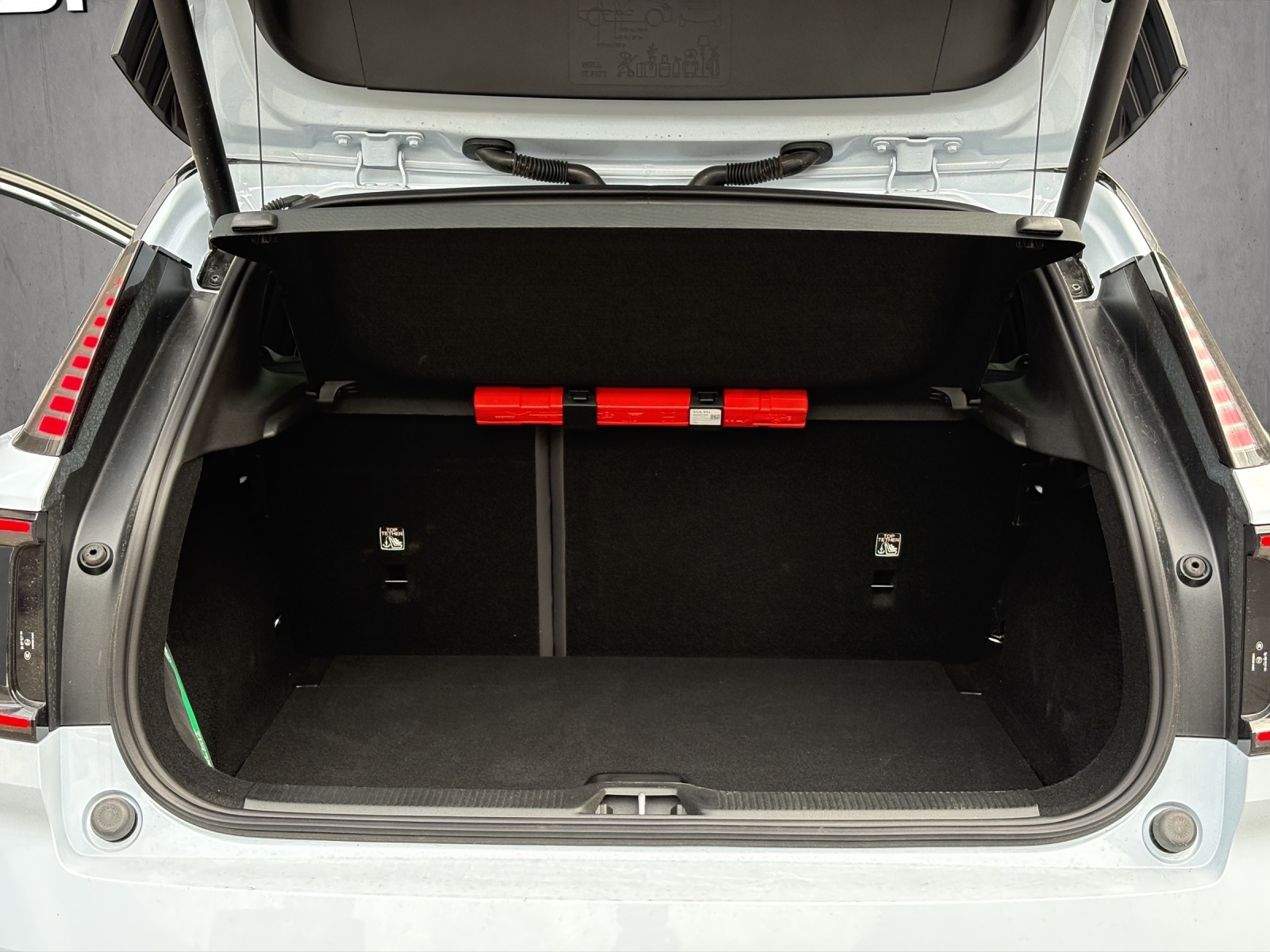 VOLVO EX30 Cross Country E60 69kWh Twin Performance AWD-image-13
