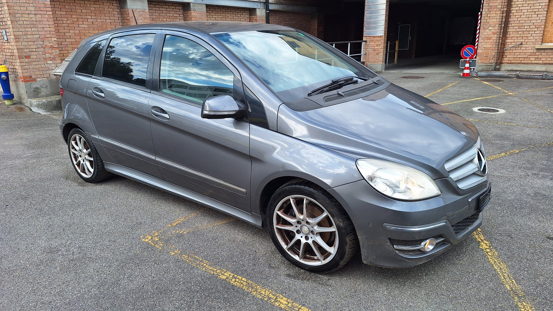 MERCEDES-BENZ B 200 T Autotronic-image-0