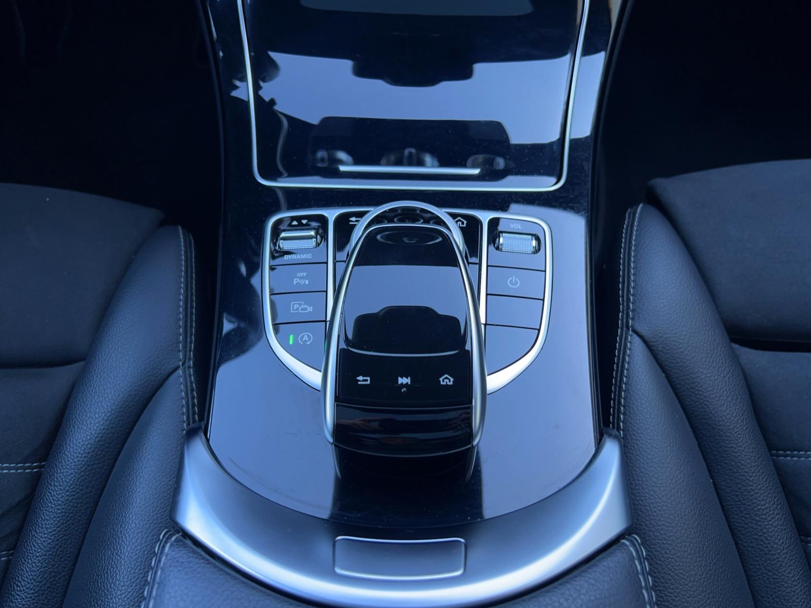 MERCEDES-BENZ C 200 Swiss Star AMG Line 4M 9G-Tronic-image-19