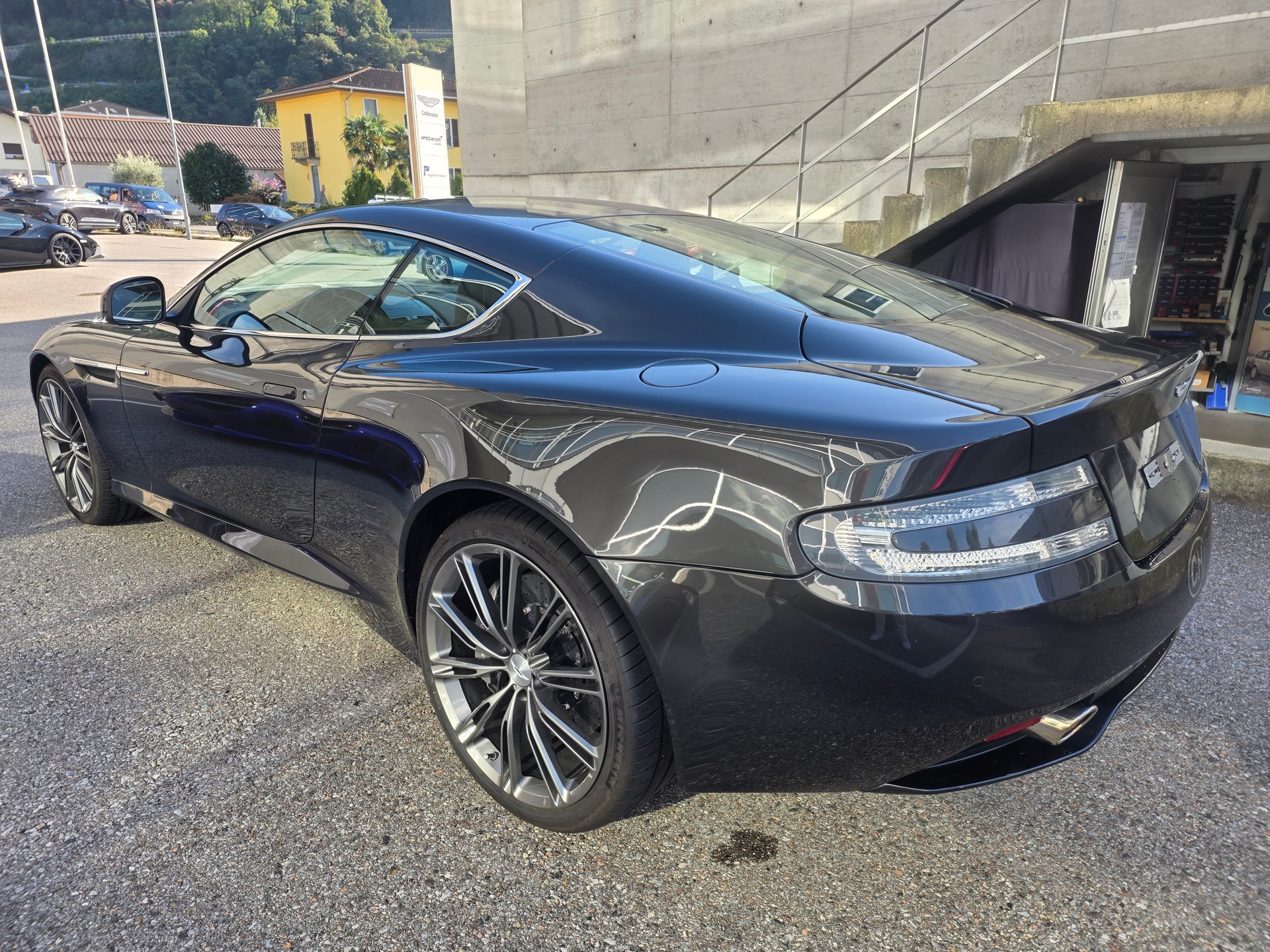 ASTON MARTIN Virage Coupé V12 5.9-48 Touchtronic2-image-5