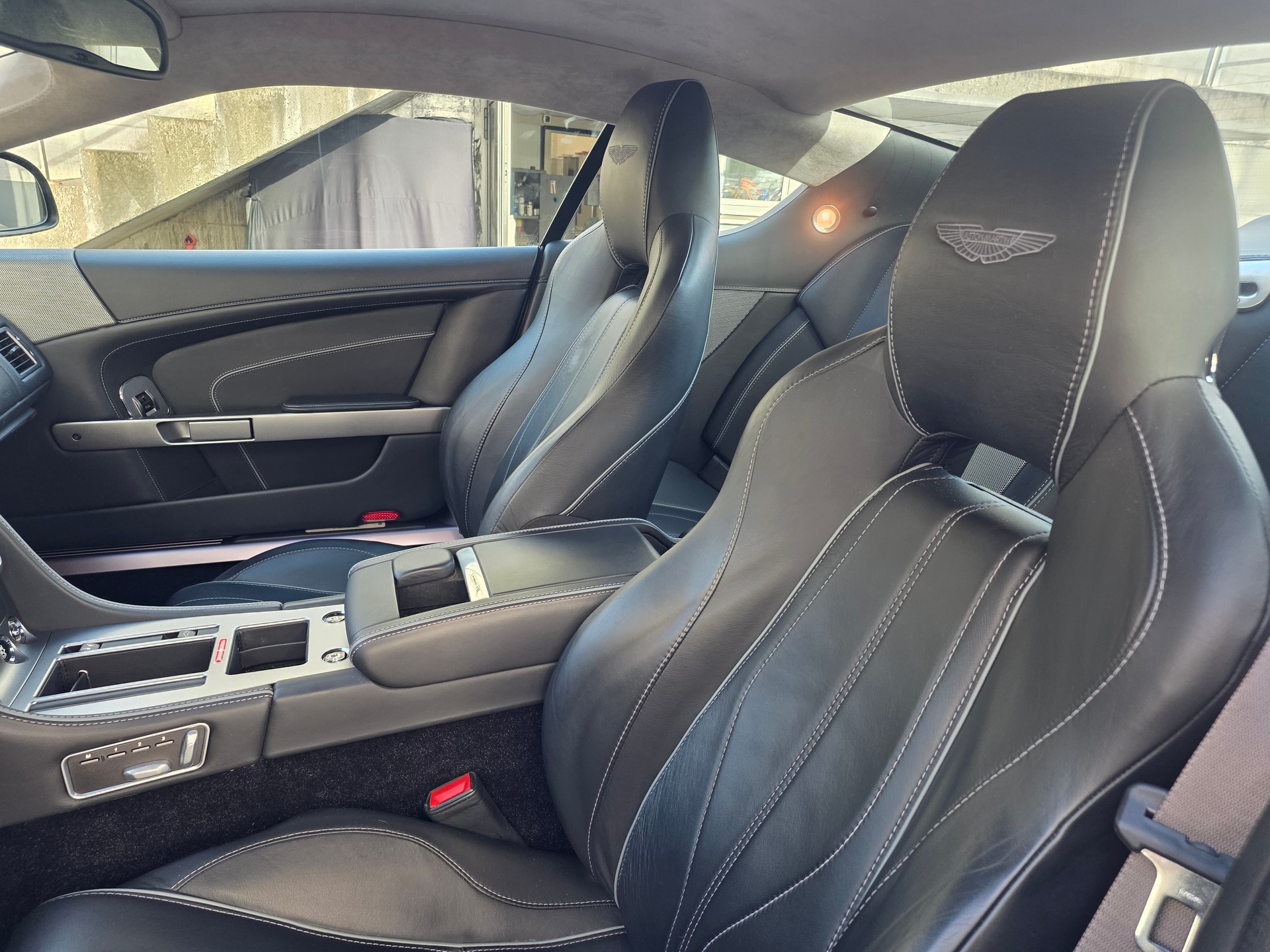 ASTON MARTIN Virage Coupé V12 5.9-48 Touchtronic2-image-8