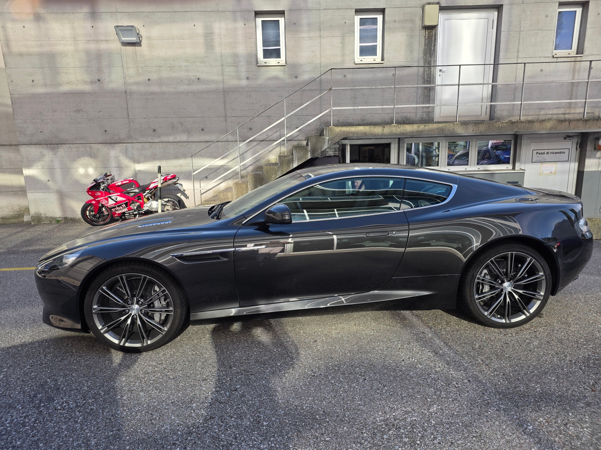 ASTON MARTIN Virage Coupé V12 5.9-48 Touchtronic2-image-2