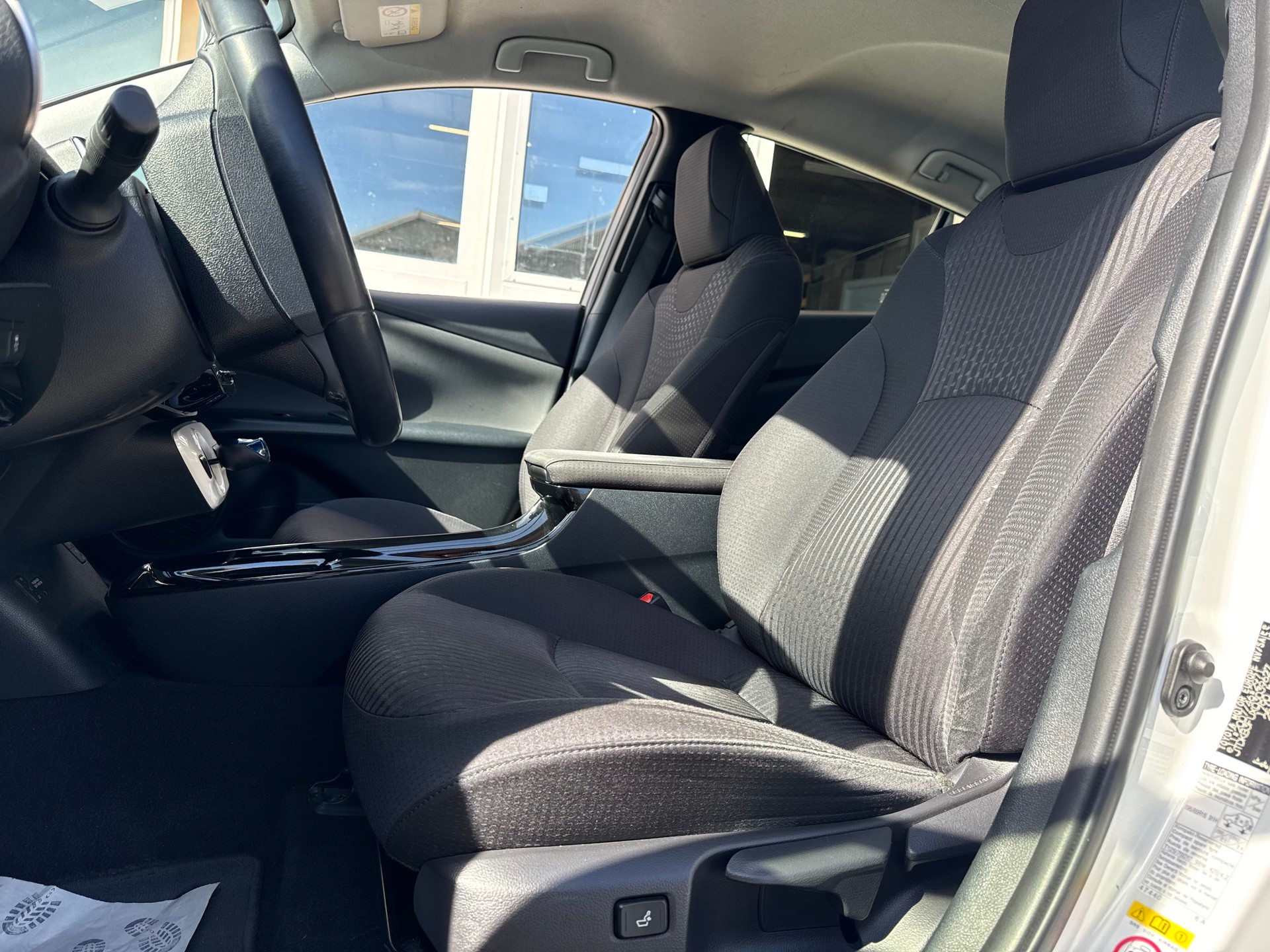 TOYOTA Prius 1.8 VVT-i HSD Sol Premium-image-5