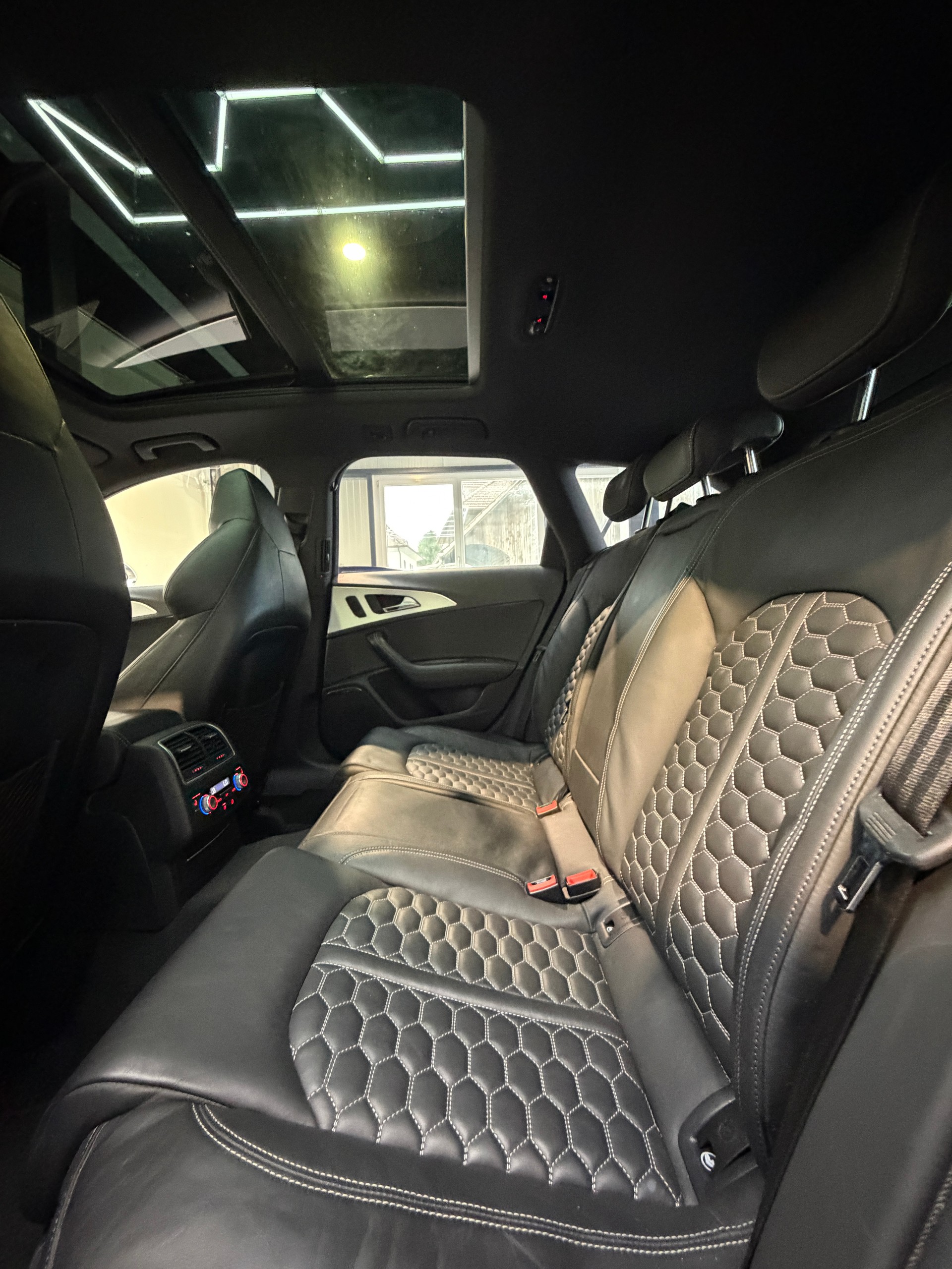 AUDI RS6 Avant 4.0 TFSI V8 quattro Tiptronic-image-12