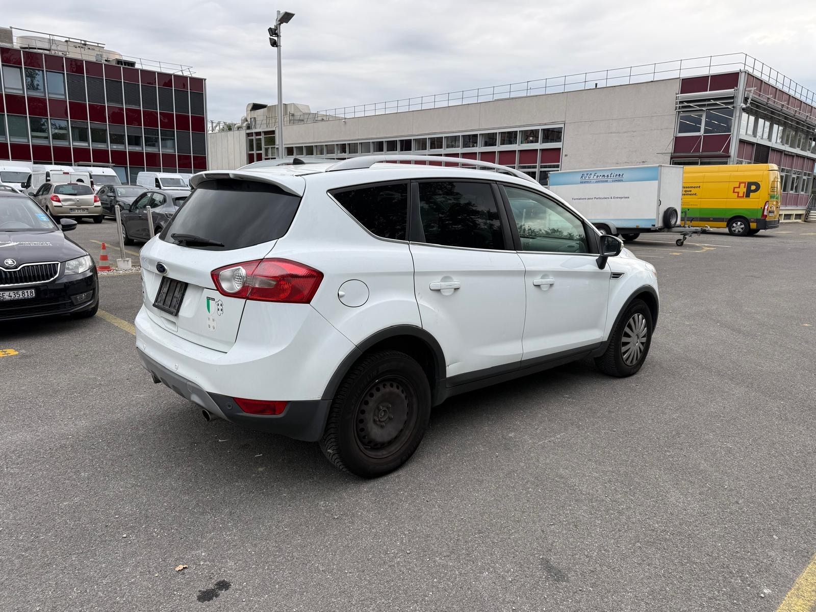 FORD Kuga 2.0 TDCi Individual 4WD PowerShift-image-3