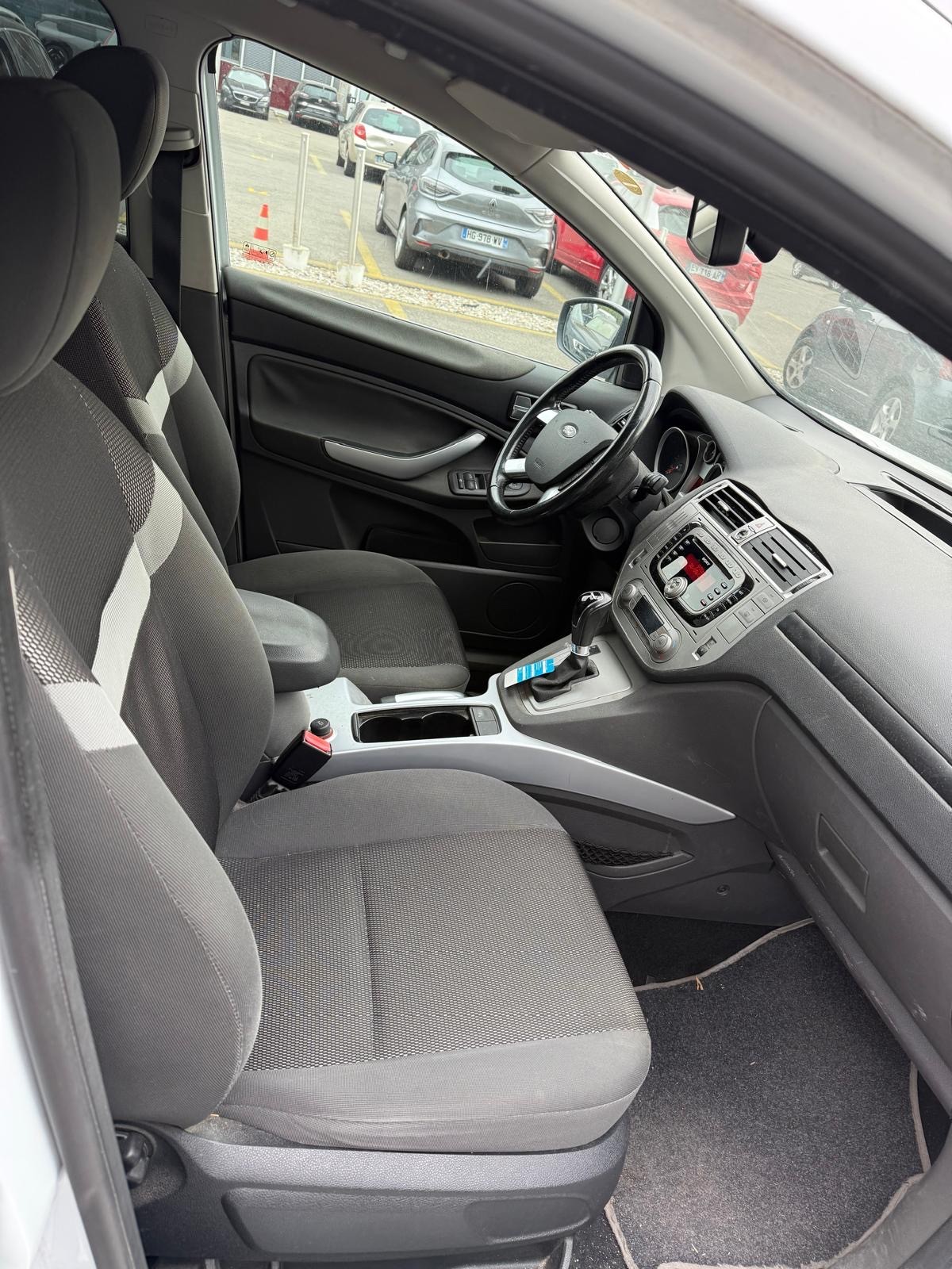 FORD Kuga 2.0 TDCi Individual 4WD PowerShift-image-5