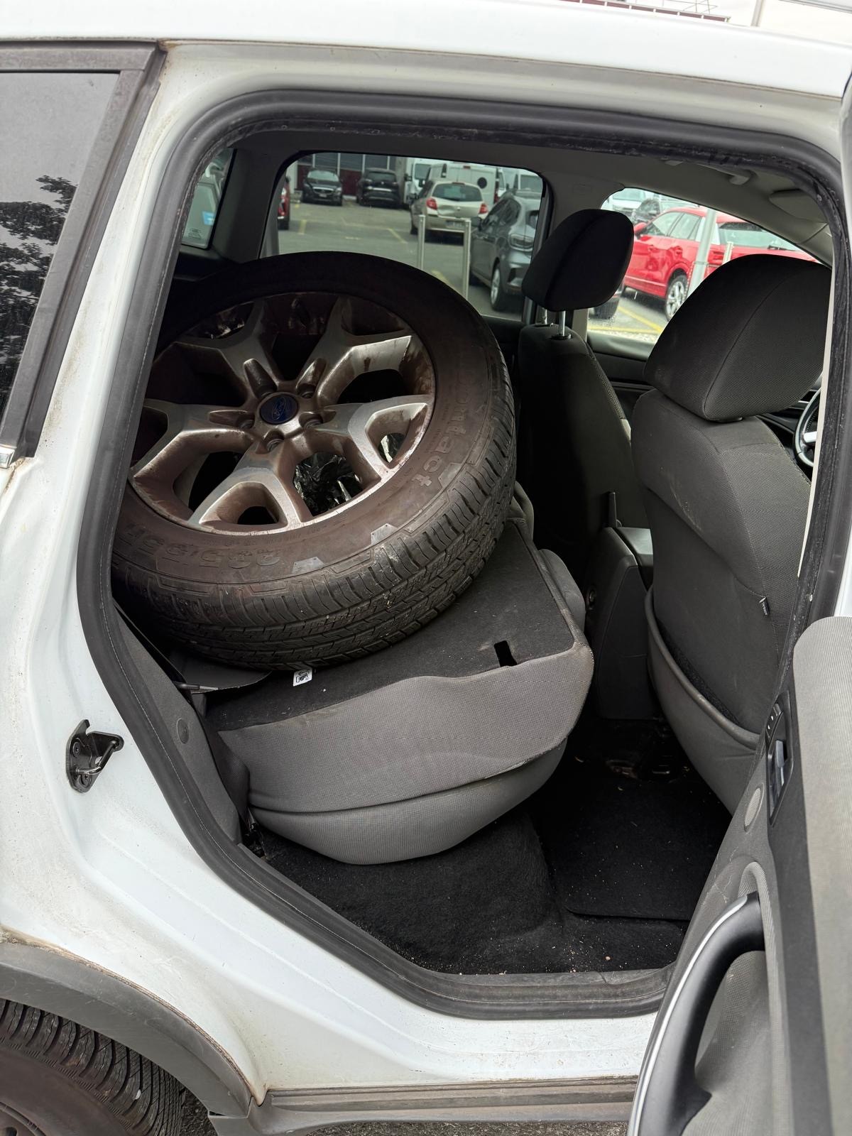 FORD Kuga 2.0 TDCi Individual 4WD PowerShift-image-4