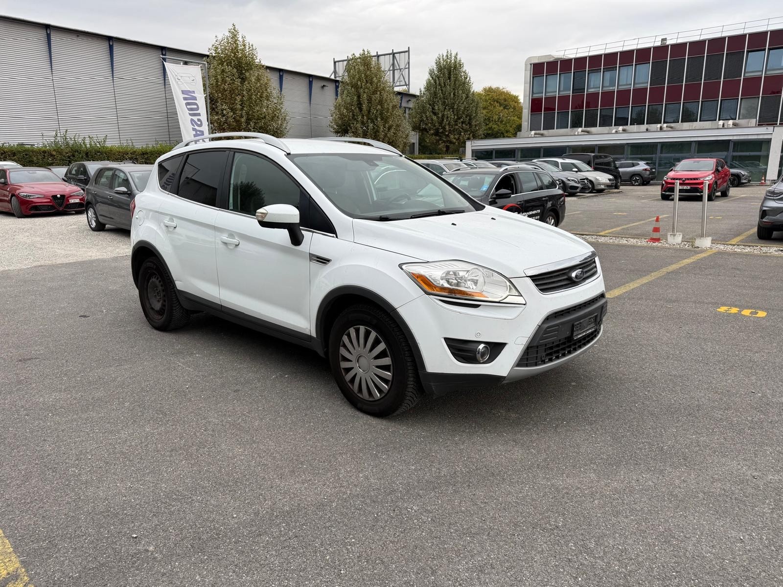FORD Kuga 2.0 TDCi Individual 4WD PowerShift-image-2