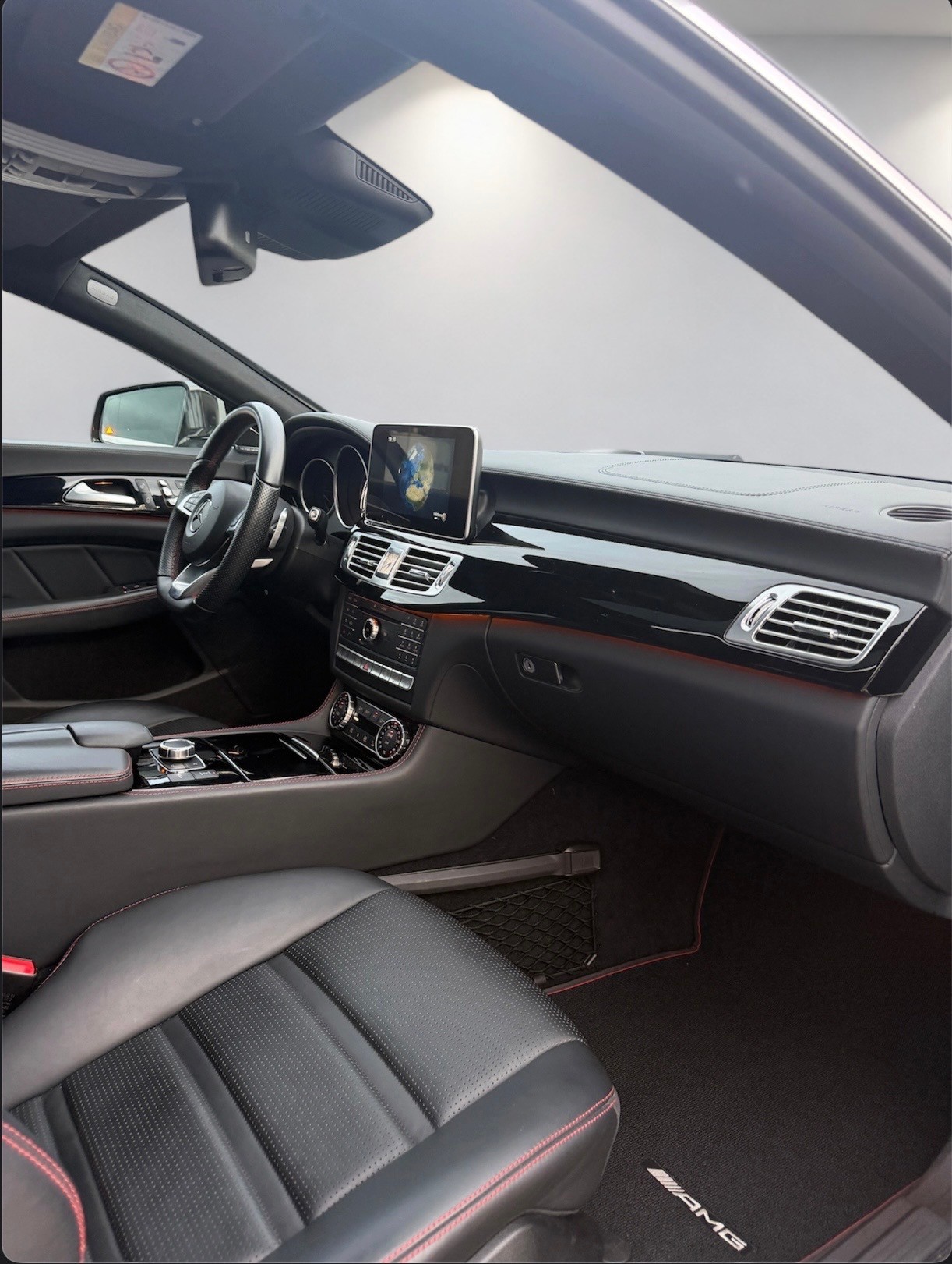 MERCEDES-BENZ CLS 500 4Matic 9G-Tronic Final Edition-image-12