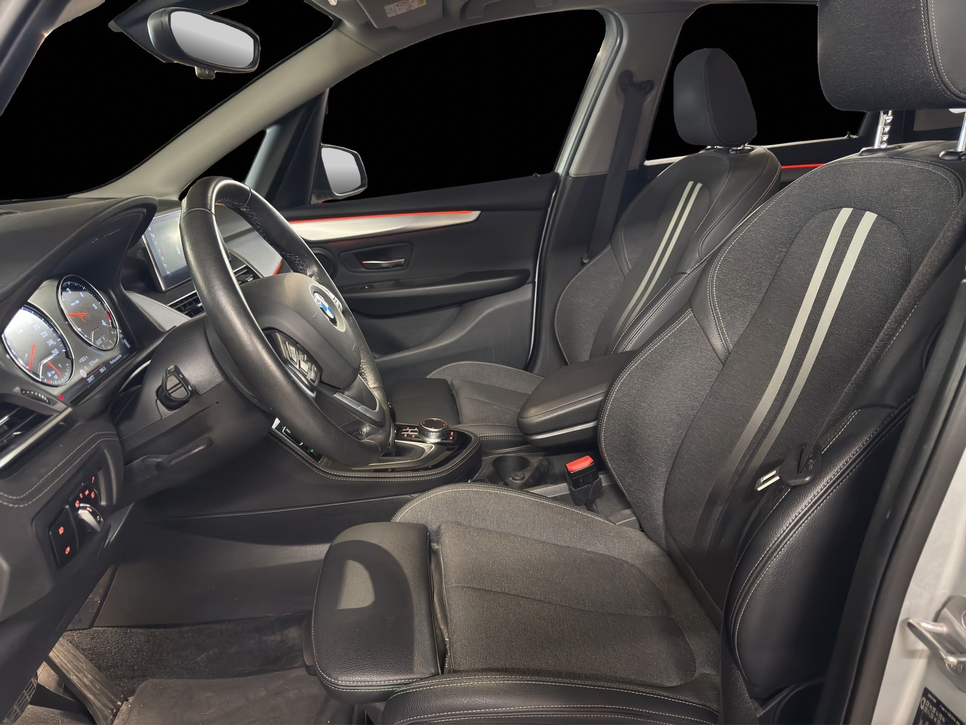 BMW 218d xDrive Active Tourer Steptronic Sport Line-image-8