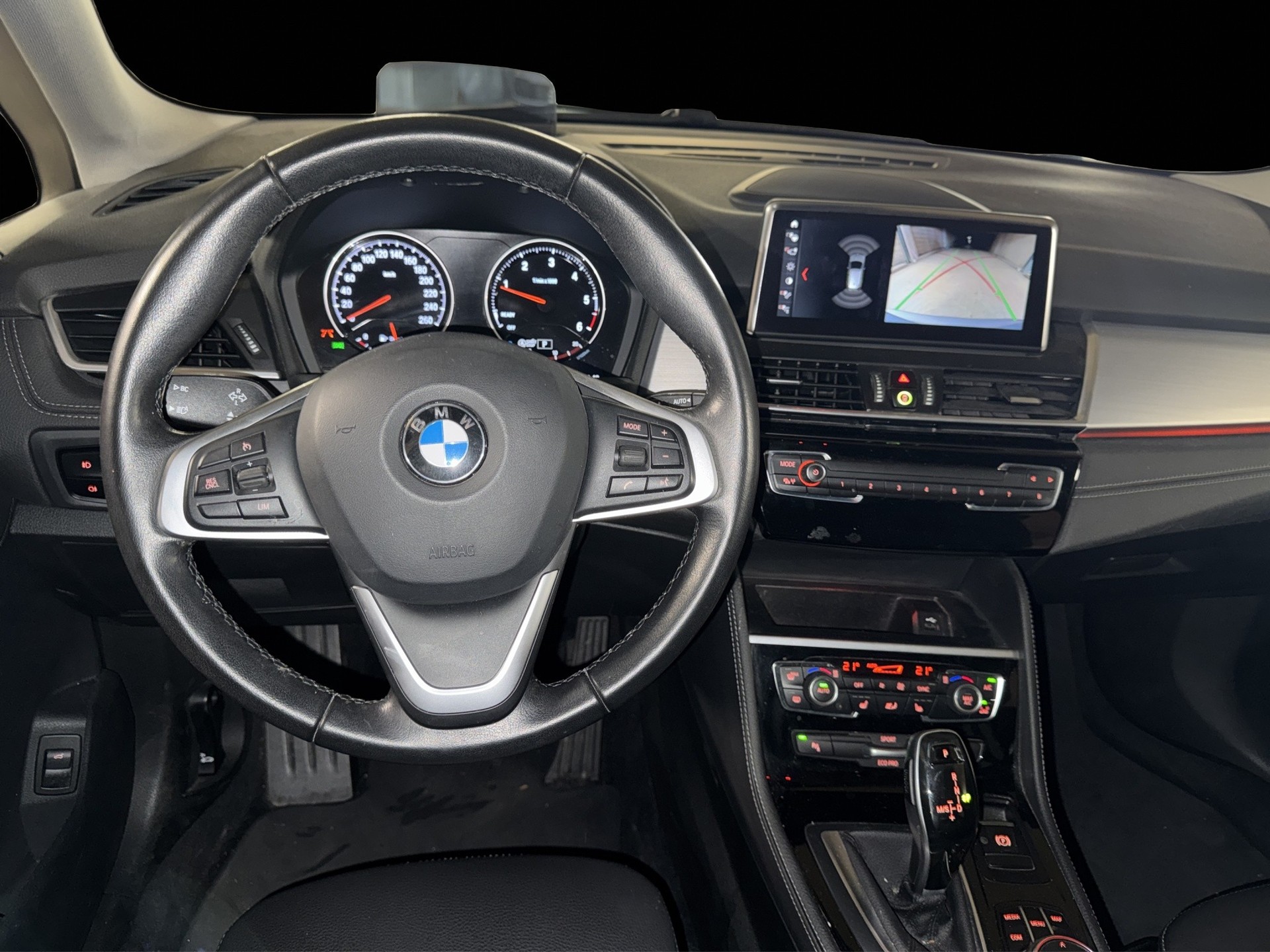 BMW 218d xDrive Active Tourer Steptronic Sport Line-image-9
