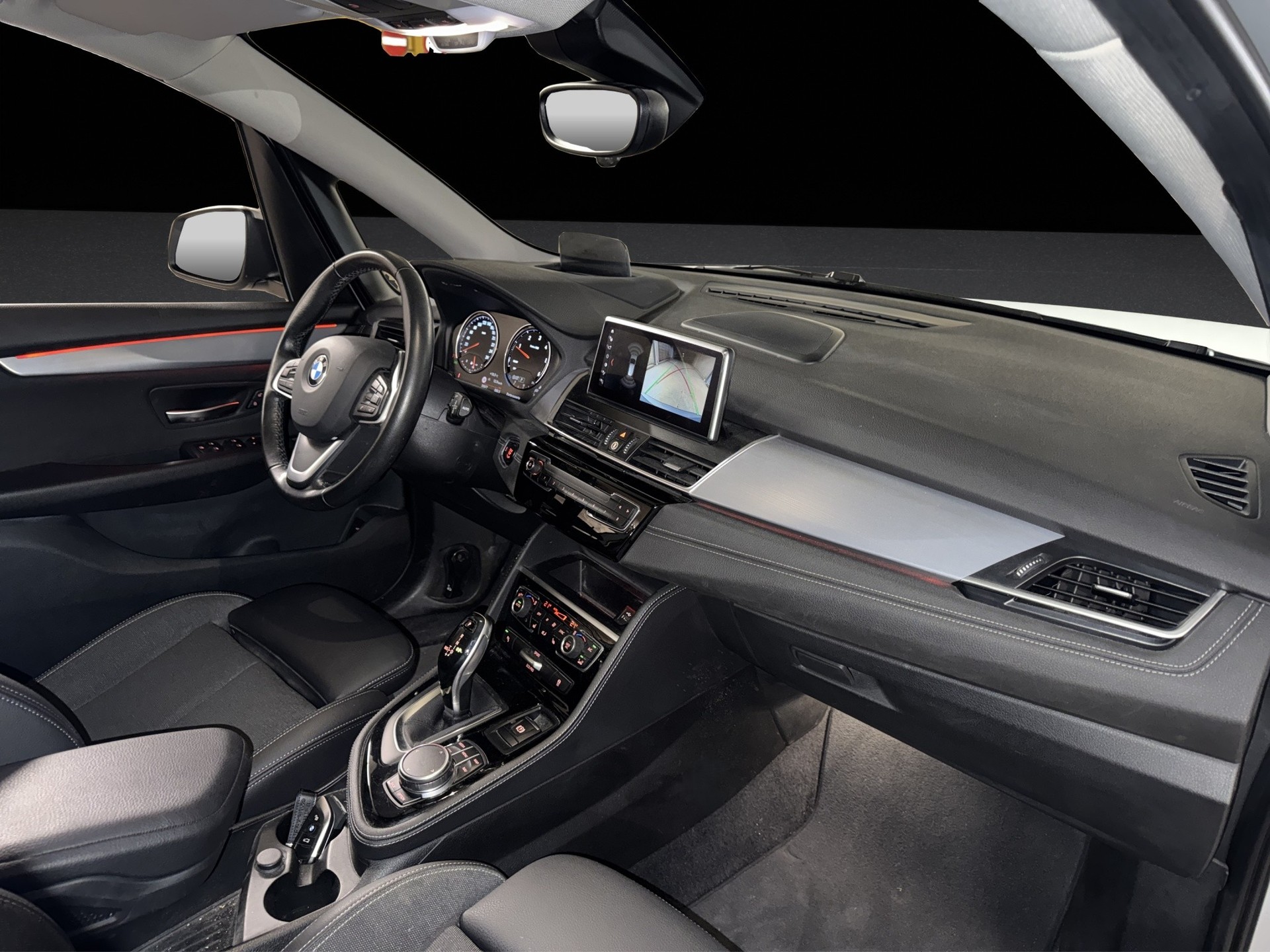 BMW 218d xDrive Active Tourer Steptronic Sport Line-image-11