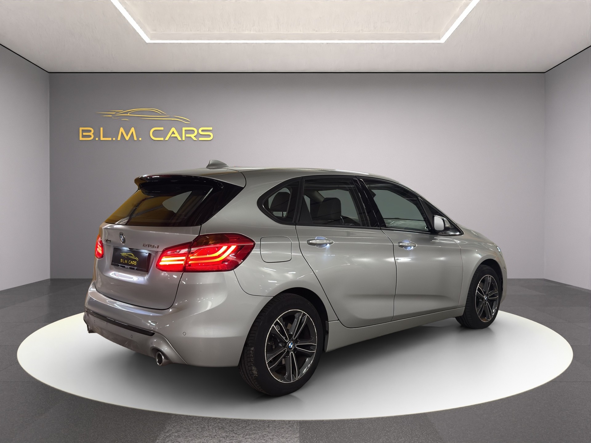 BMW 218d xDrive Active Tourer Steptronic Sport Line-image-5