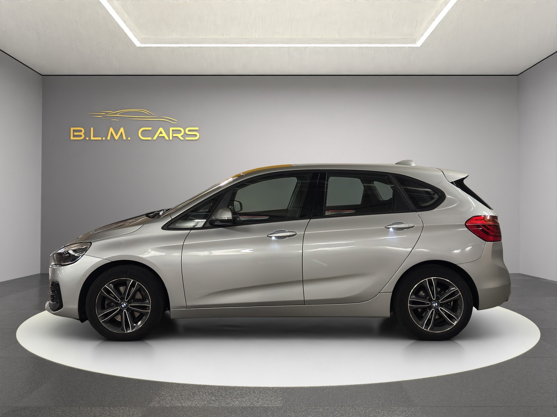 BMW 218d xDrive Active Tourer Steptronic Sport Line-image-2