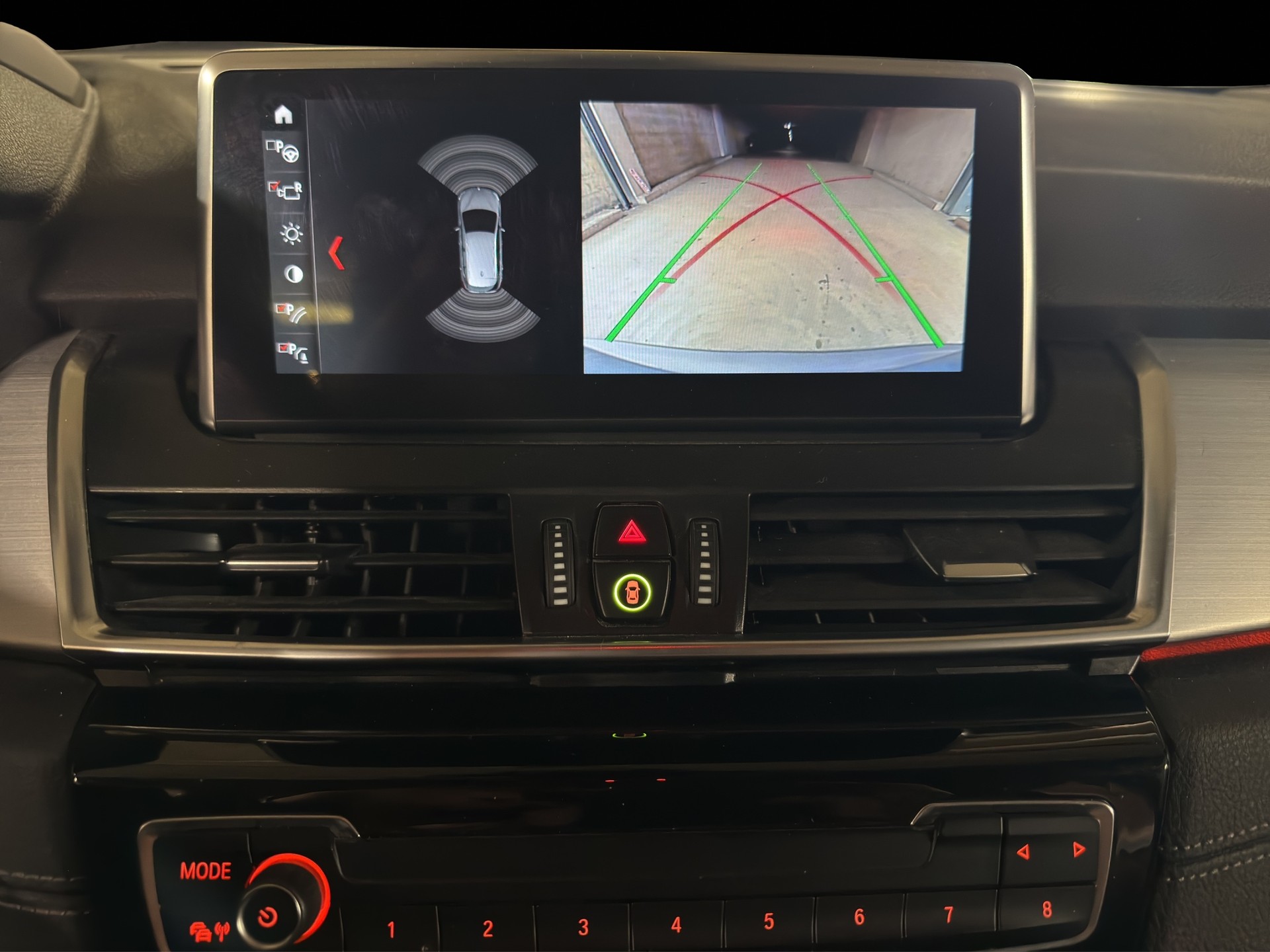 BMW 218d xDrive Active Tourer Steptronic Sport Line-image-14