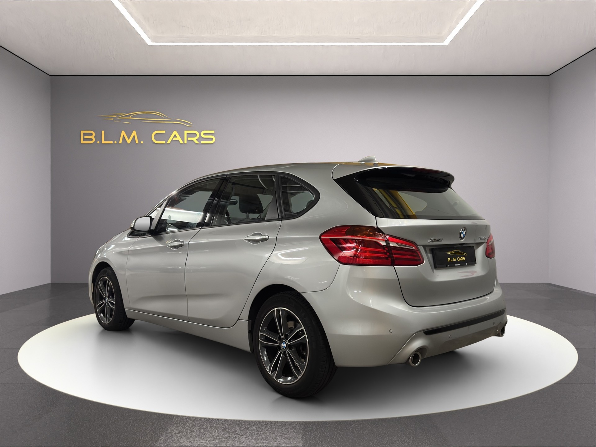 BMW 218d xDrive Active Tourer Steptronic Sport Line-image-3