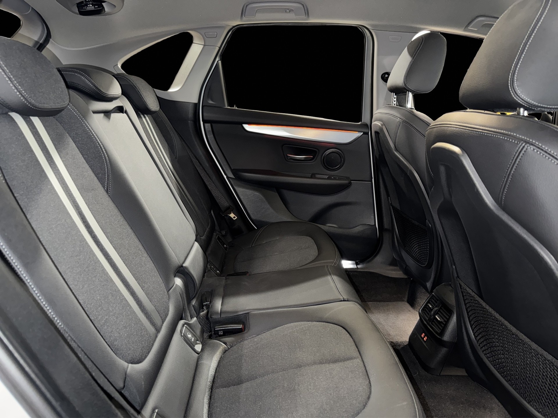 BMW 218d xDrive Active Tourer Steptronic Sport Line-image-13