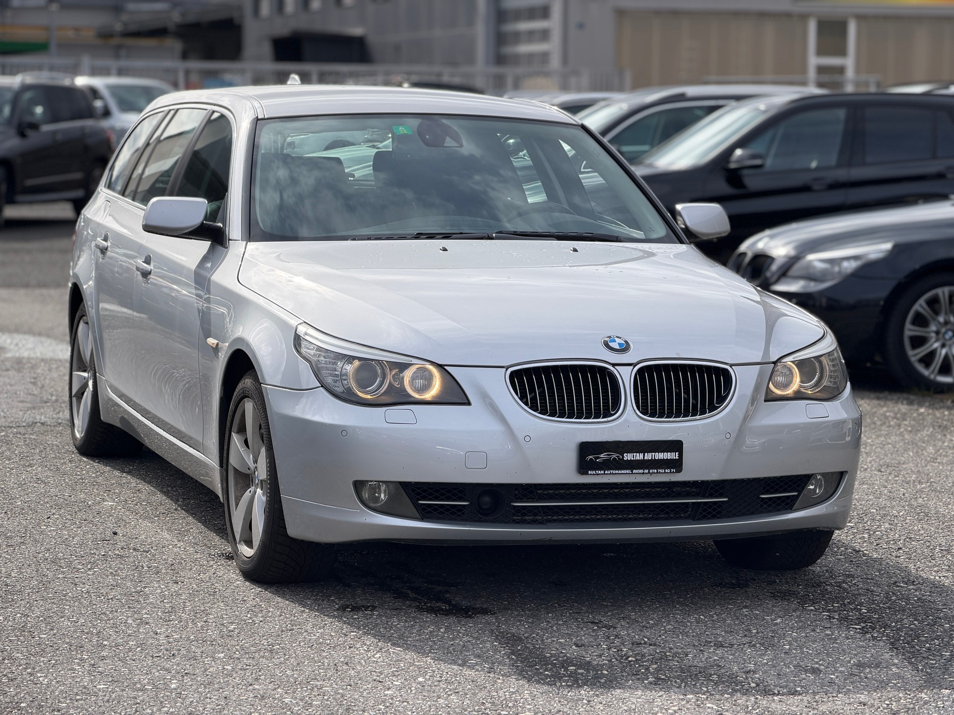 BMW 530xi Touring Steptronic-image-1