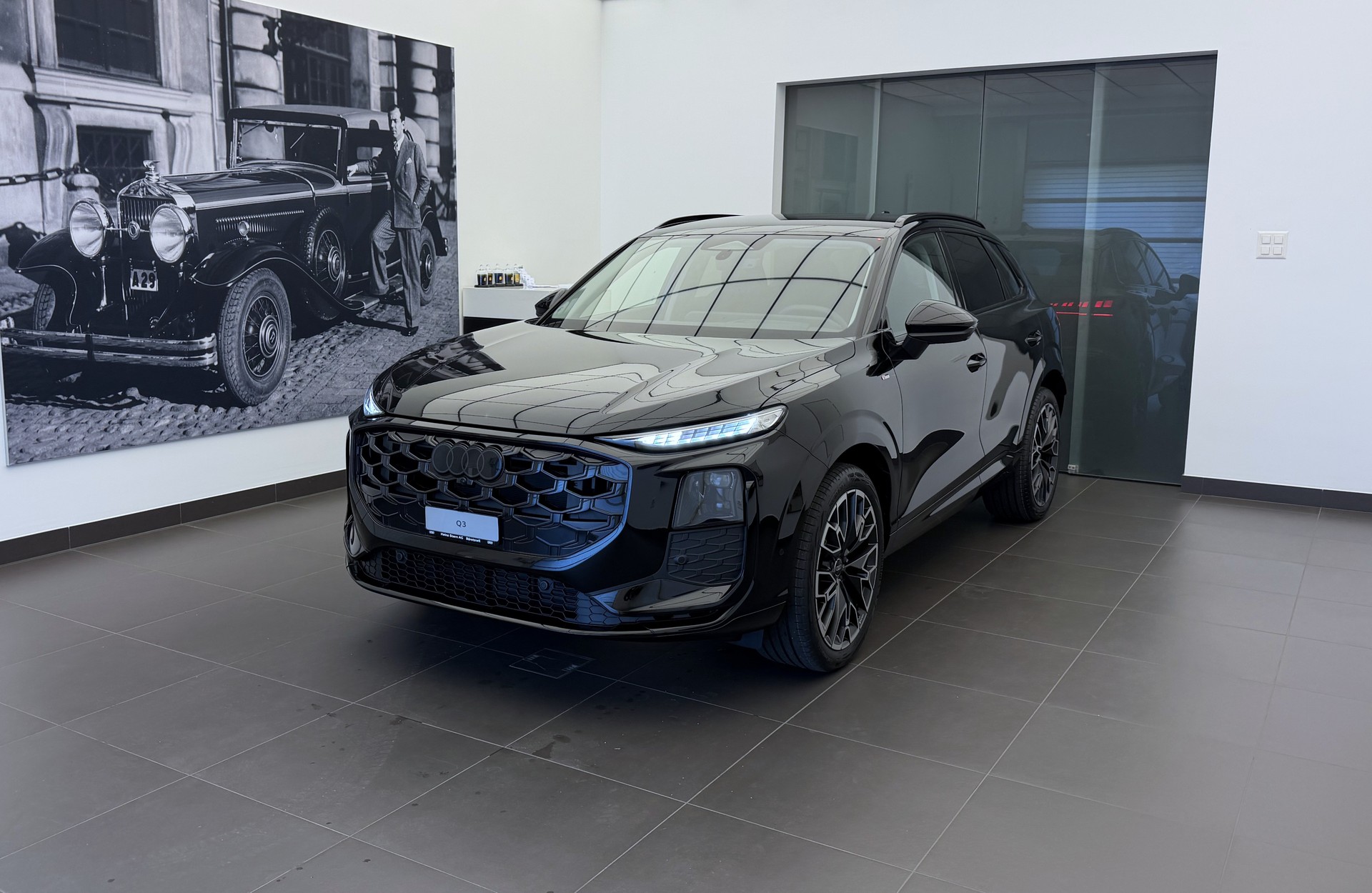 AUDI Q3 SUV 110 kW TFSI S tronic-image-0