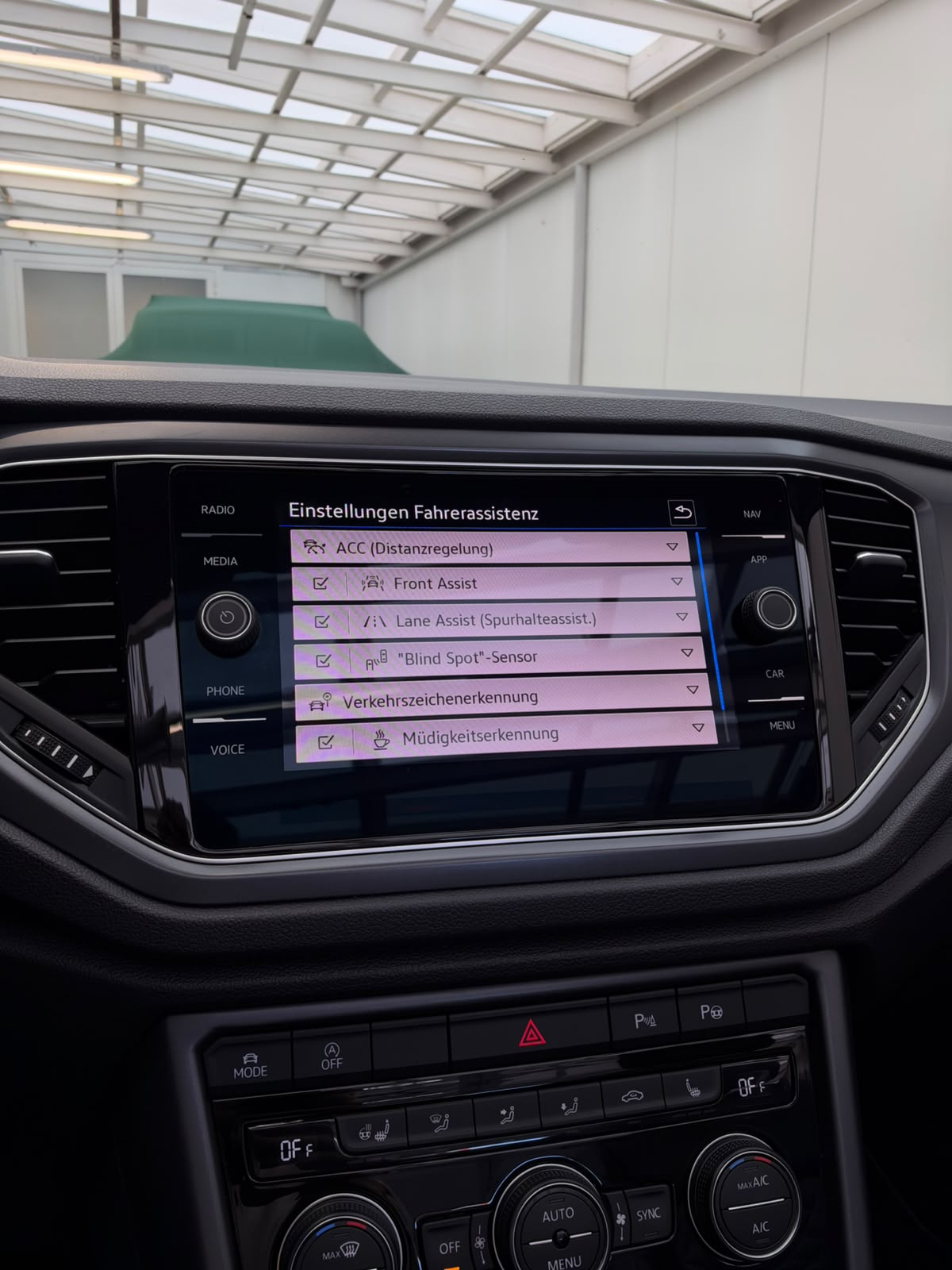 VW T-Roc Cabriolet 1.5 TSI EVO R-Line DSG-image-19