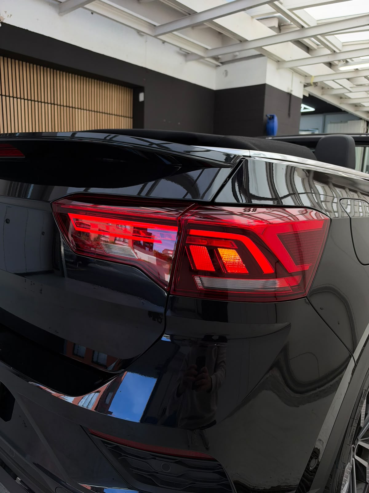 VW T-Roc Cabriolet 1.5 TSI EVO R-Line DSG-image-6
