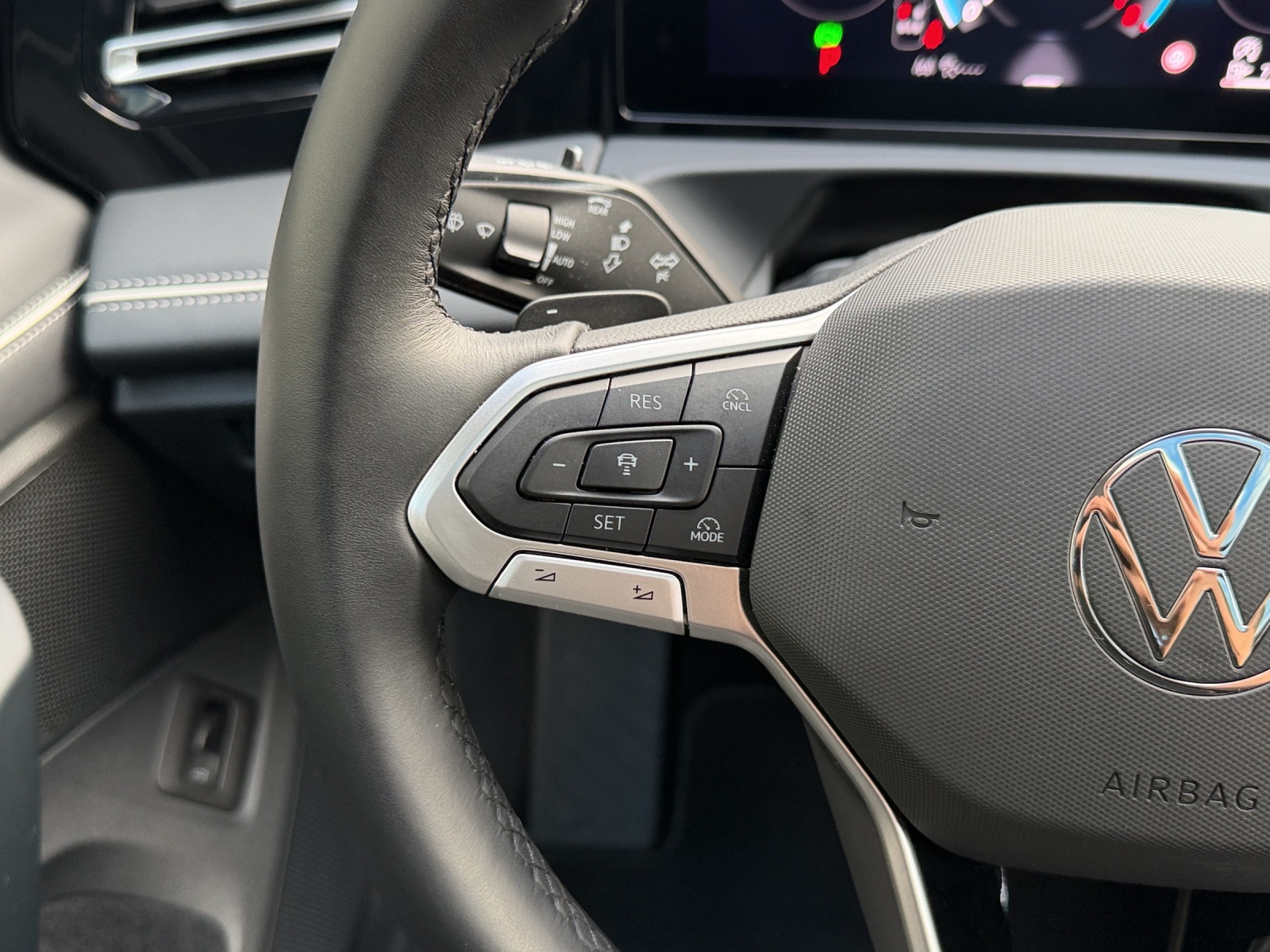 VW Tiguan 2.0 TSI Elegance DSG 4motion-image-9