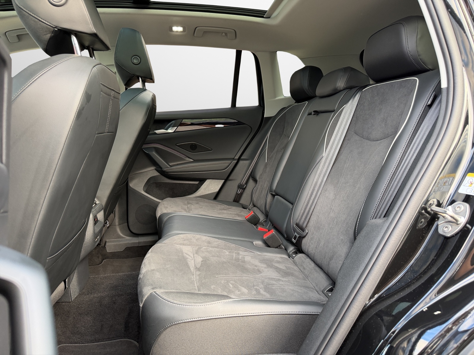 VW Tiguan 2.0 TSI Elegance DSG 4motion-image-5