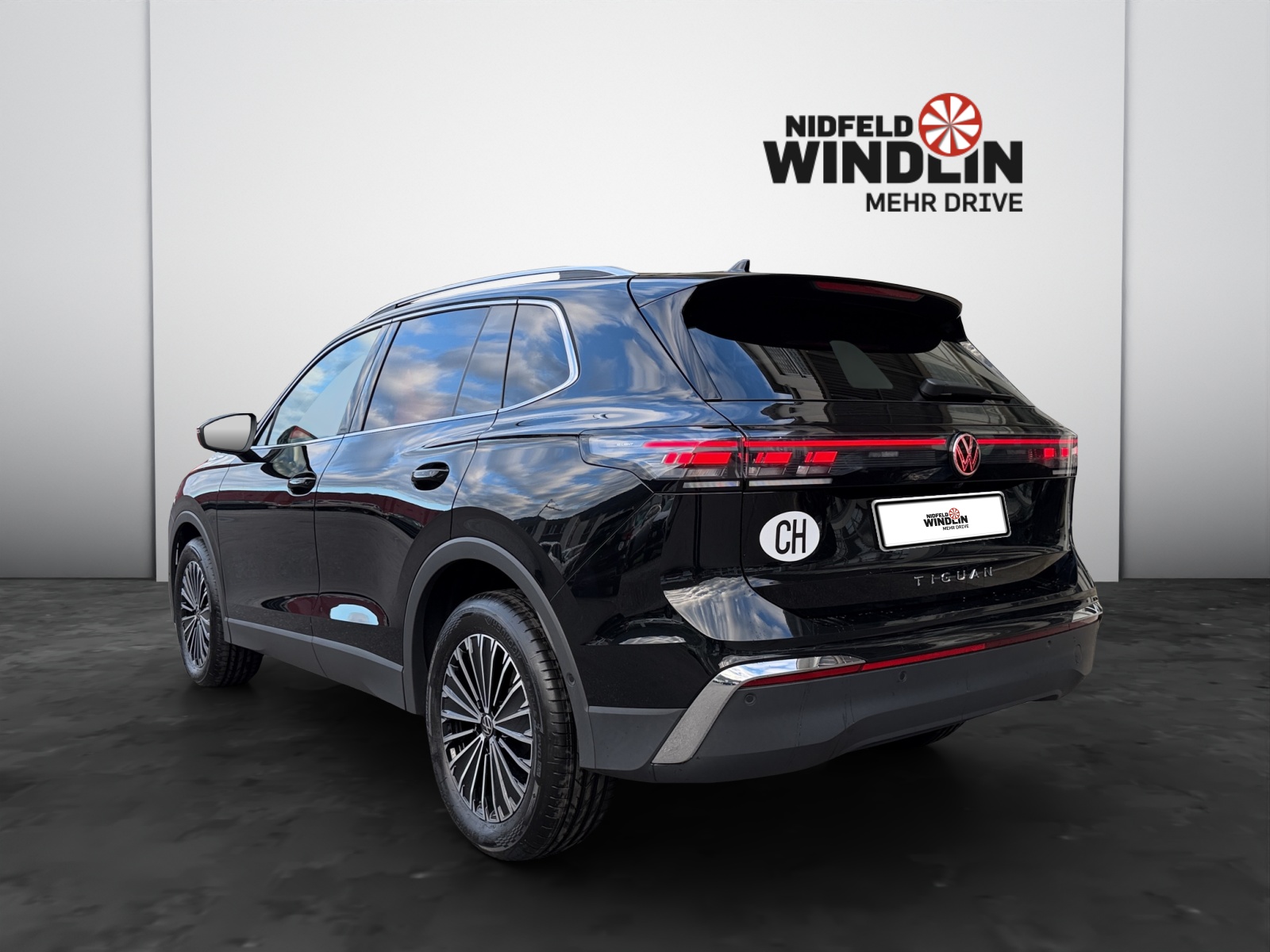 VW Tiguan 2.0 TSI Elegance DSG 4motion-image-3
