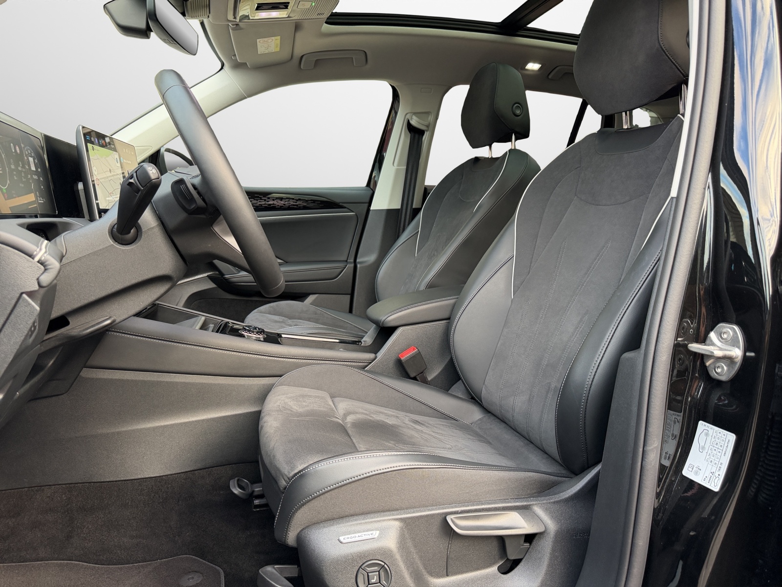 VW Tiguan 2.0 TSI Elegance DSG 4motion-image-4