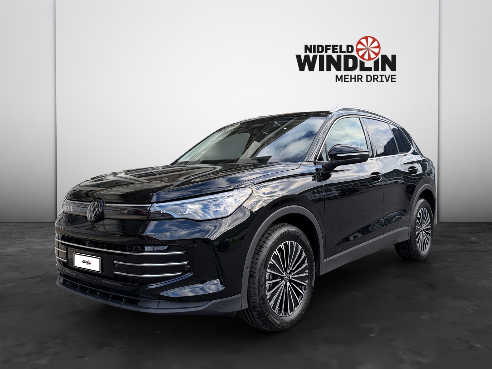 VW Tiguan 2.0 TSI Elegance DSG 4motion-image-1