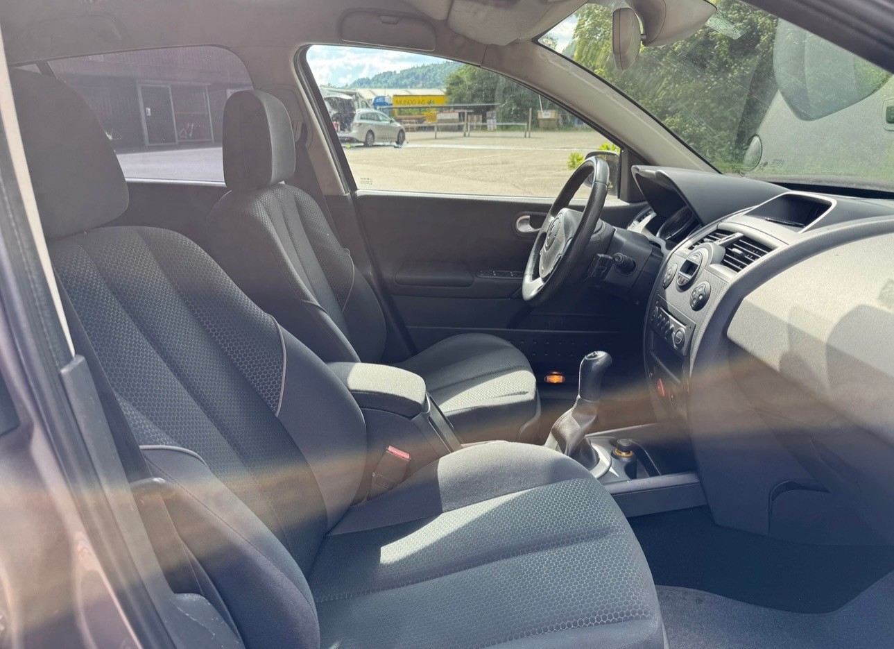 RENAULT Mégane 1.6 16V Authentique Confort-image-8