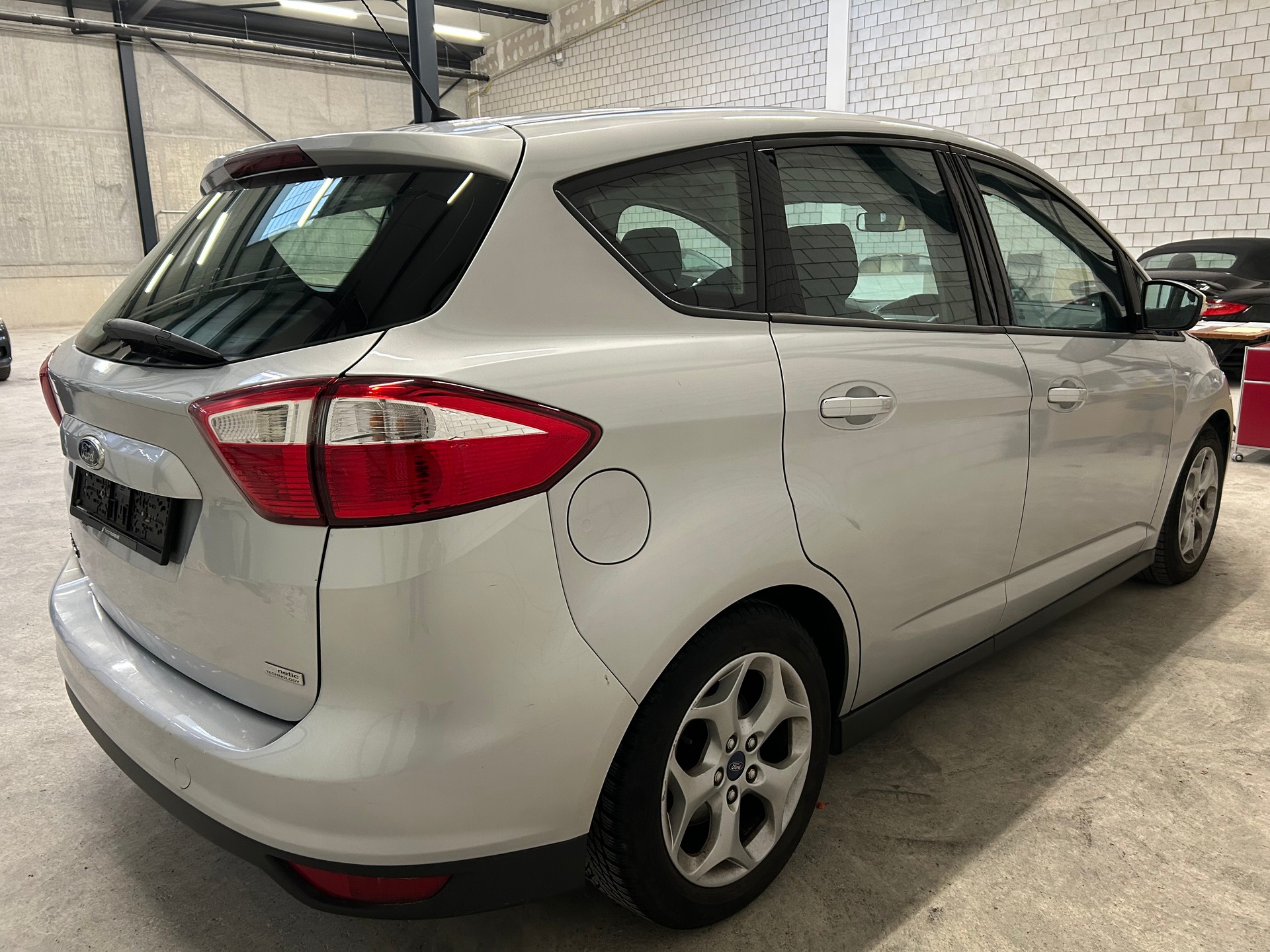 FORD C-Max 1.0 SCTi Titanium-image-3