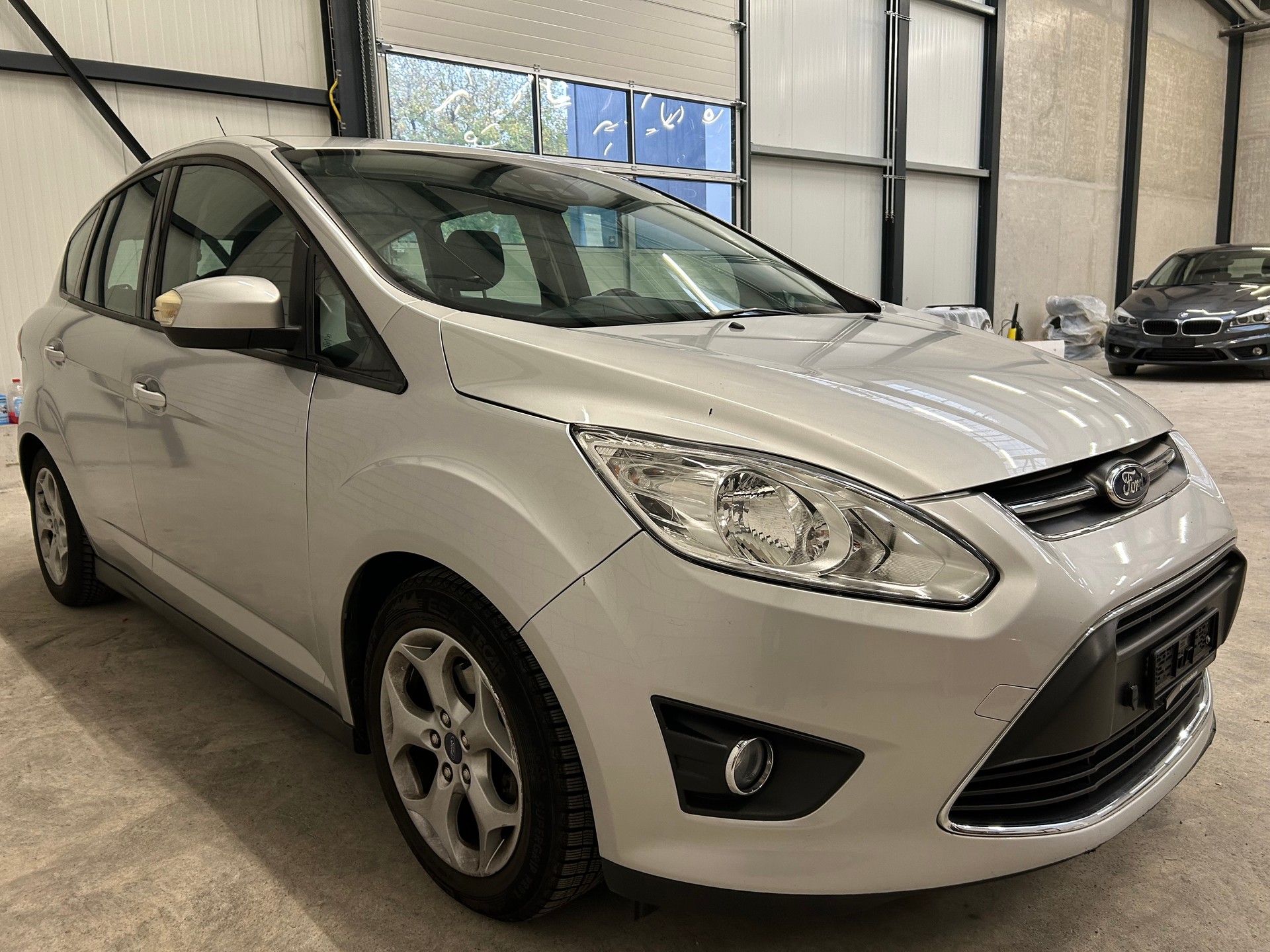 FORD C-Max 1.0 SCTi Titanium-image-2