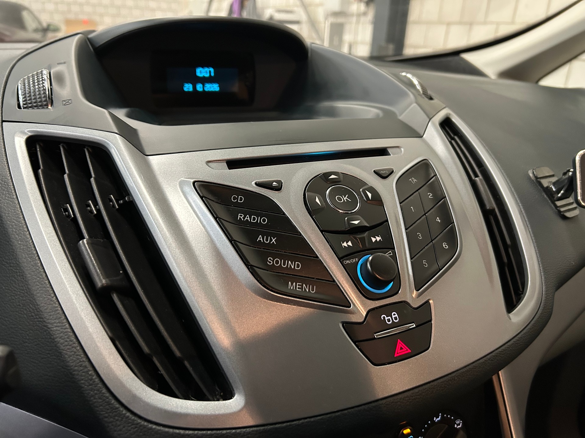 FORD C-Max 1.0 SCTi Titanium-image-8