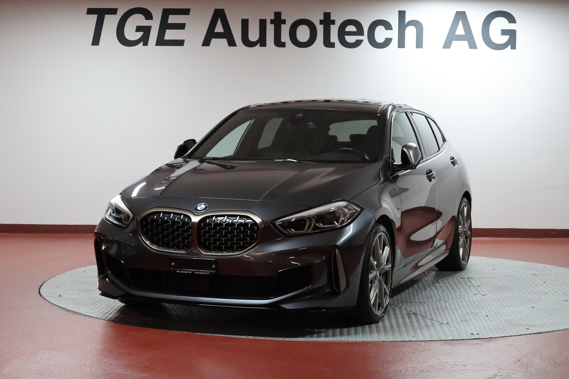 BMW M135i xDrive Steptronic-image-0