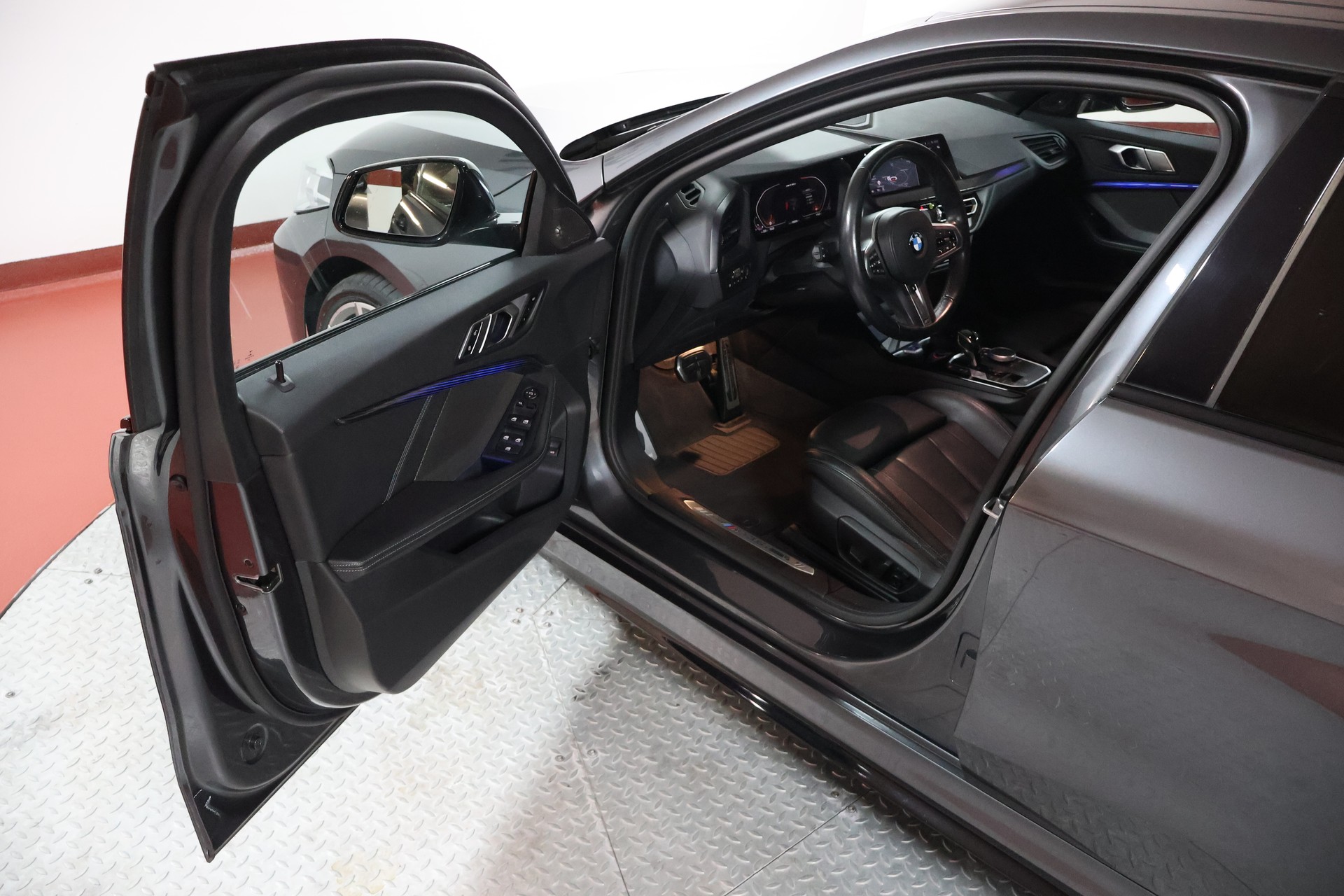BMW M135i xDrive Steptronic-image-4