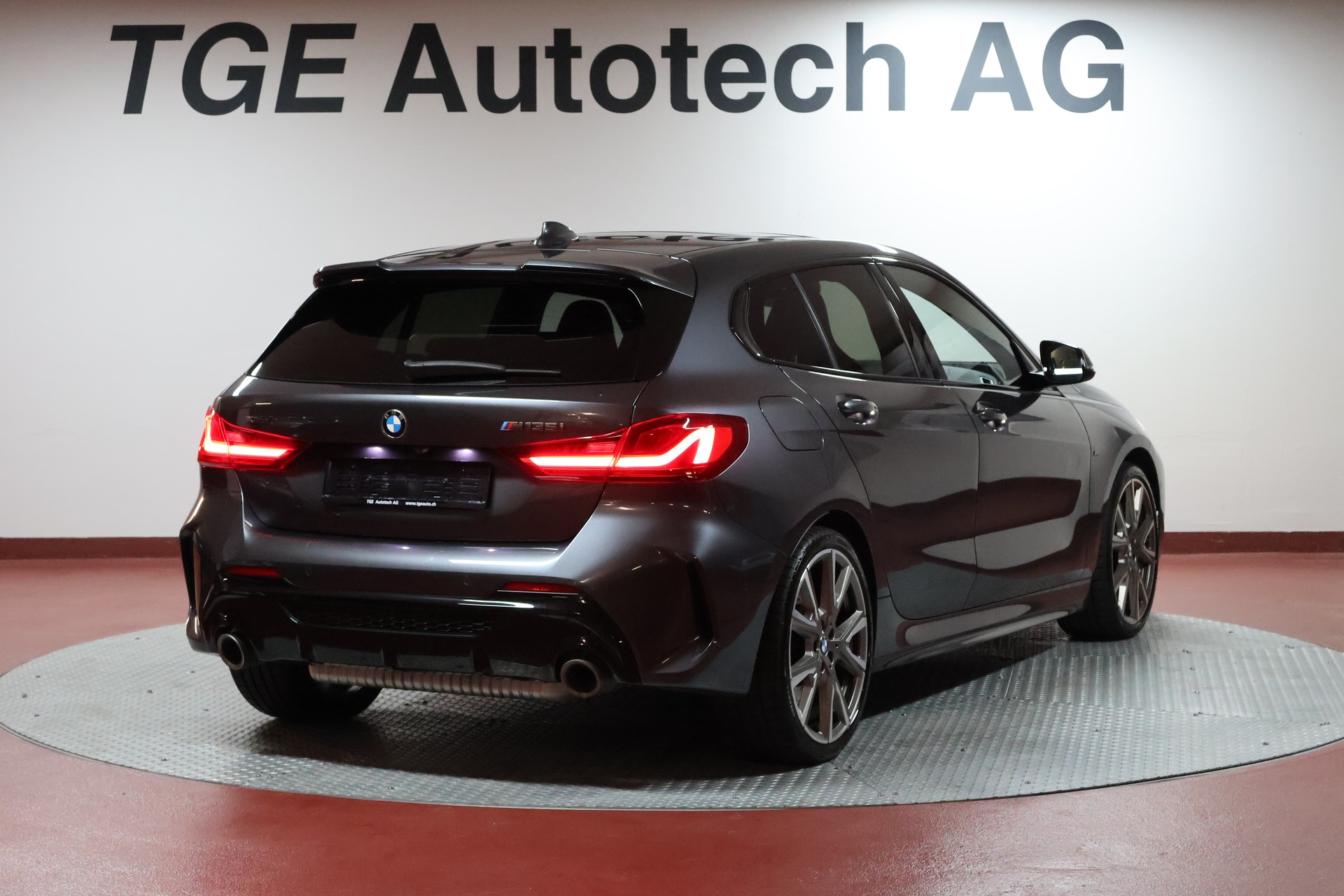 BMW M135i xDrive Steptronic-image-21