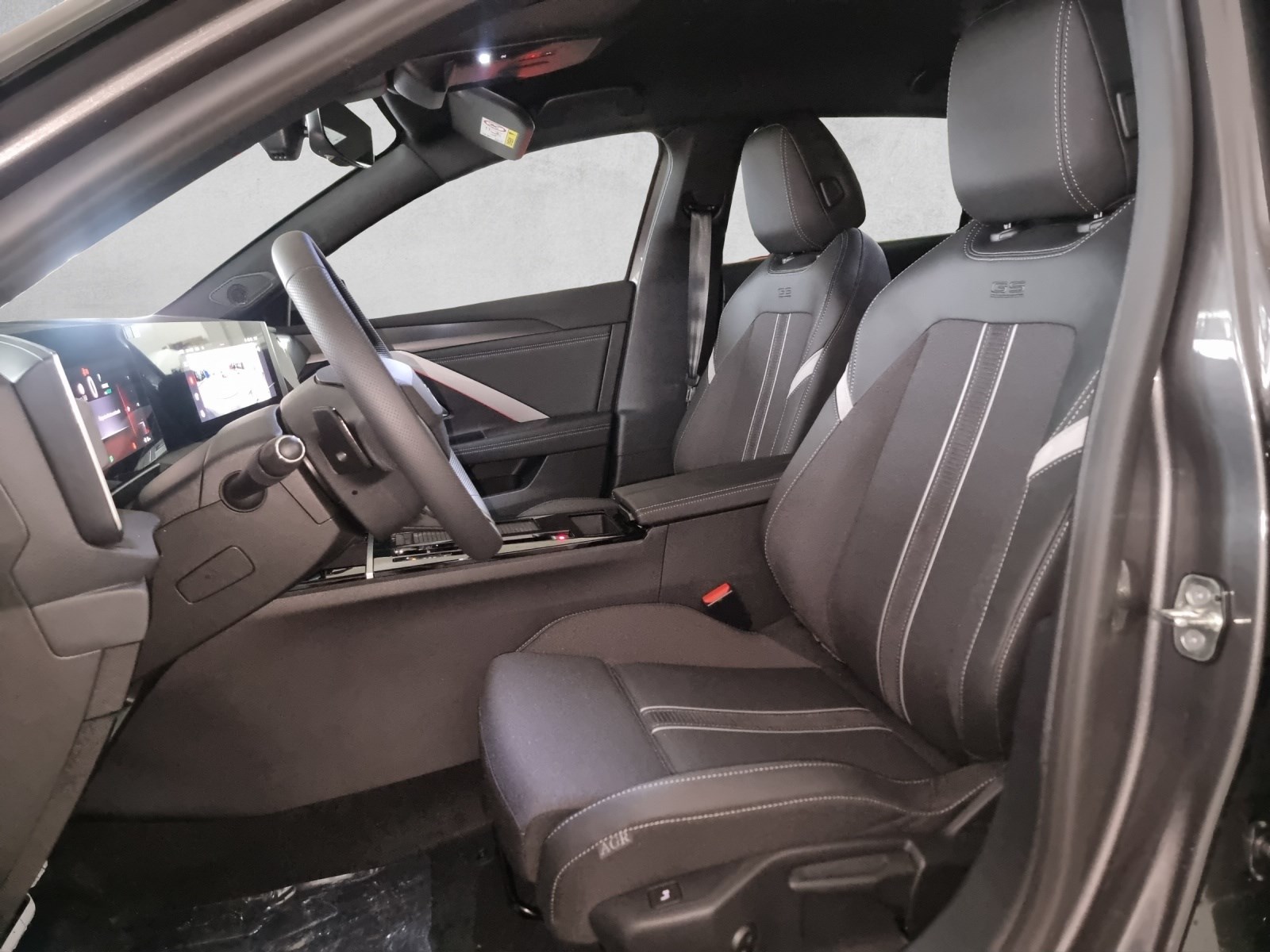 OPEL Astra 1.6 PHEV Turbo Swiss Plus A-image-10