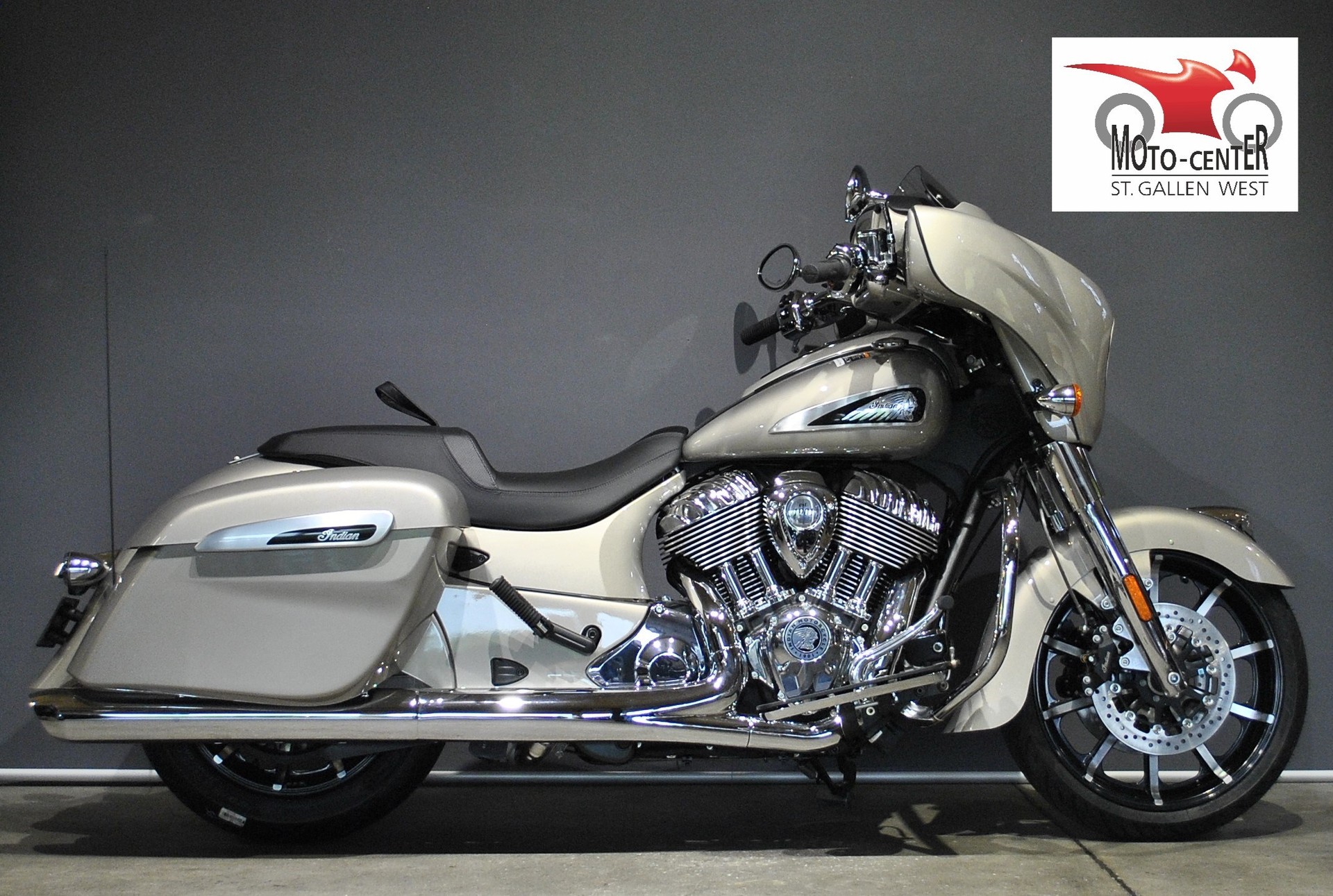 INDIAN Chieftain Limited-showroom-element-1