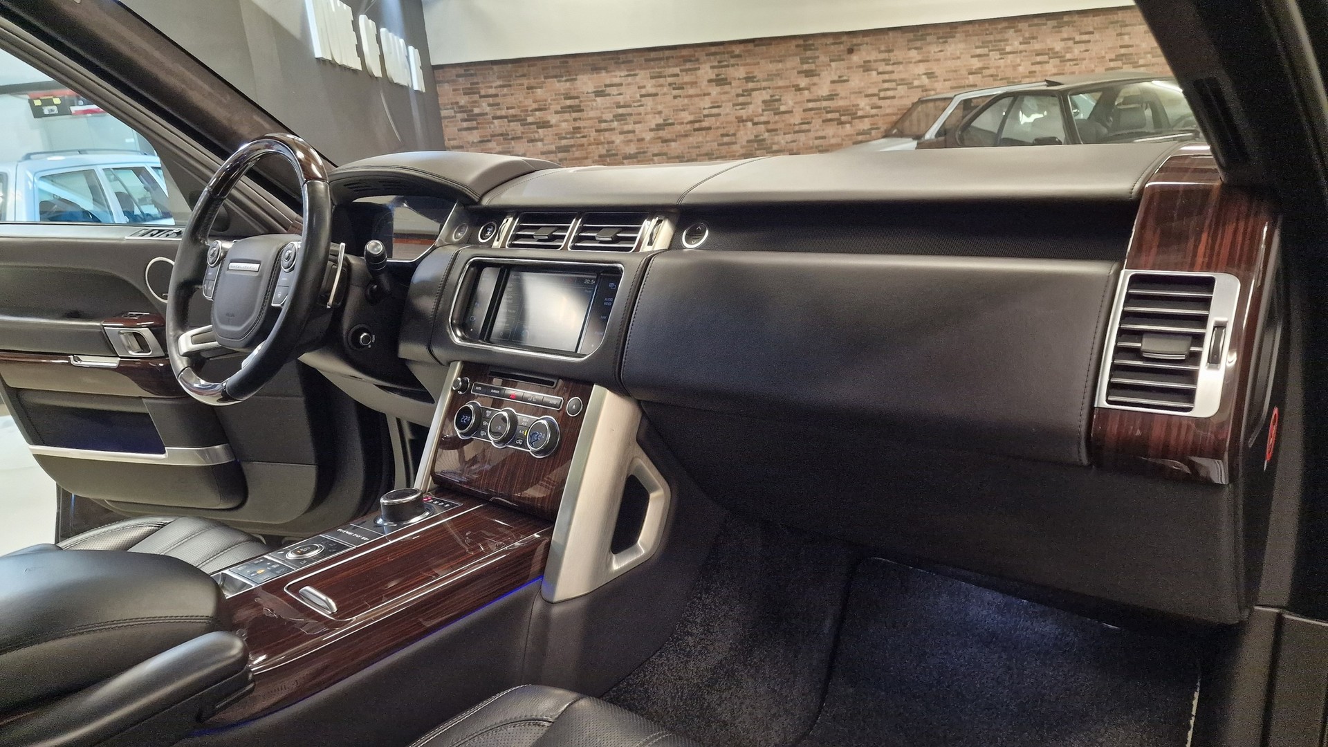 LAND ROVER Range Rover LWB 5.0 V8 SC Autobiography Automatic-image-24