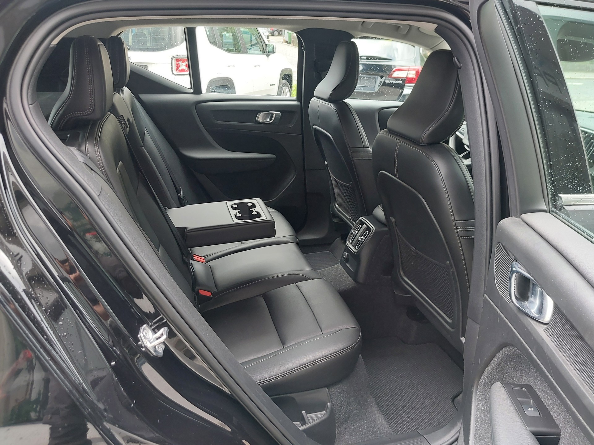 VOLVO XC40 T5 TwE R-Design DCT-image-8