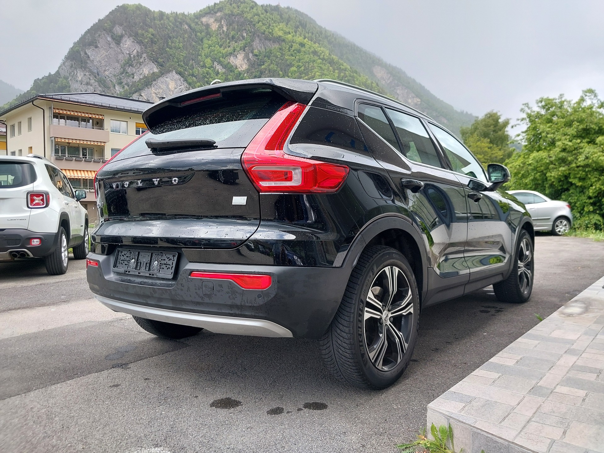 VOLVO XC40 T5 TwE R-Design DCT-image-2