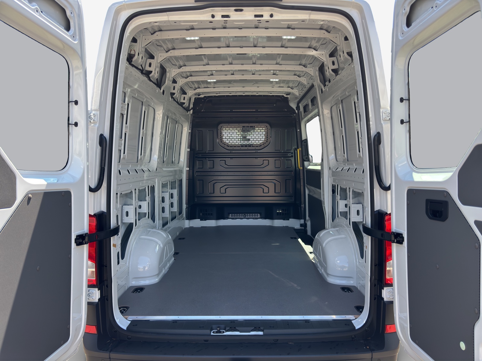 VW Crafter 35 2.0 BiTDI L3 HD A-image-13