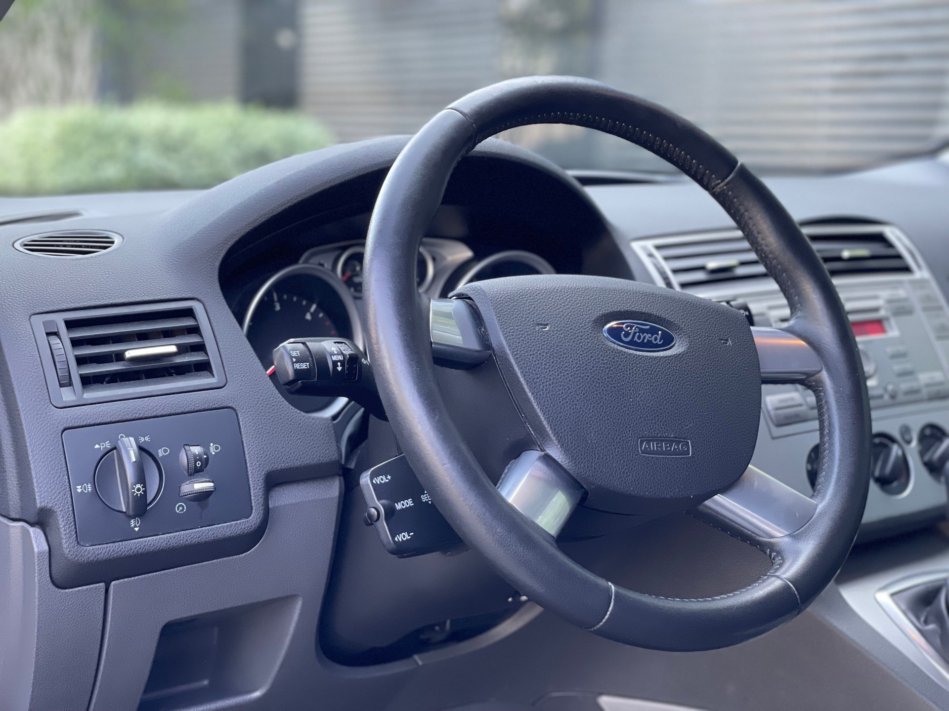 FORD Kuga 2.0 TDCi Carving 2WD-image-8