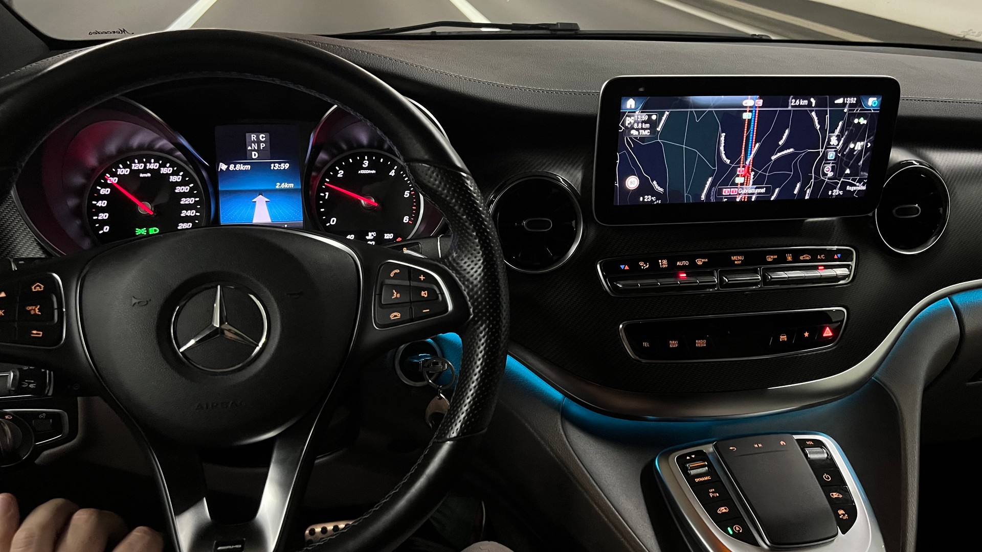 MERCEDES-BENZ V 300 d lang Swiss Edition 4Matic 9G-Tronic-image-8