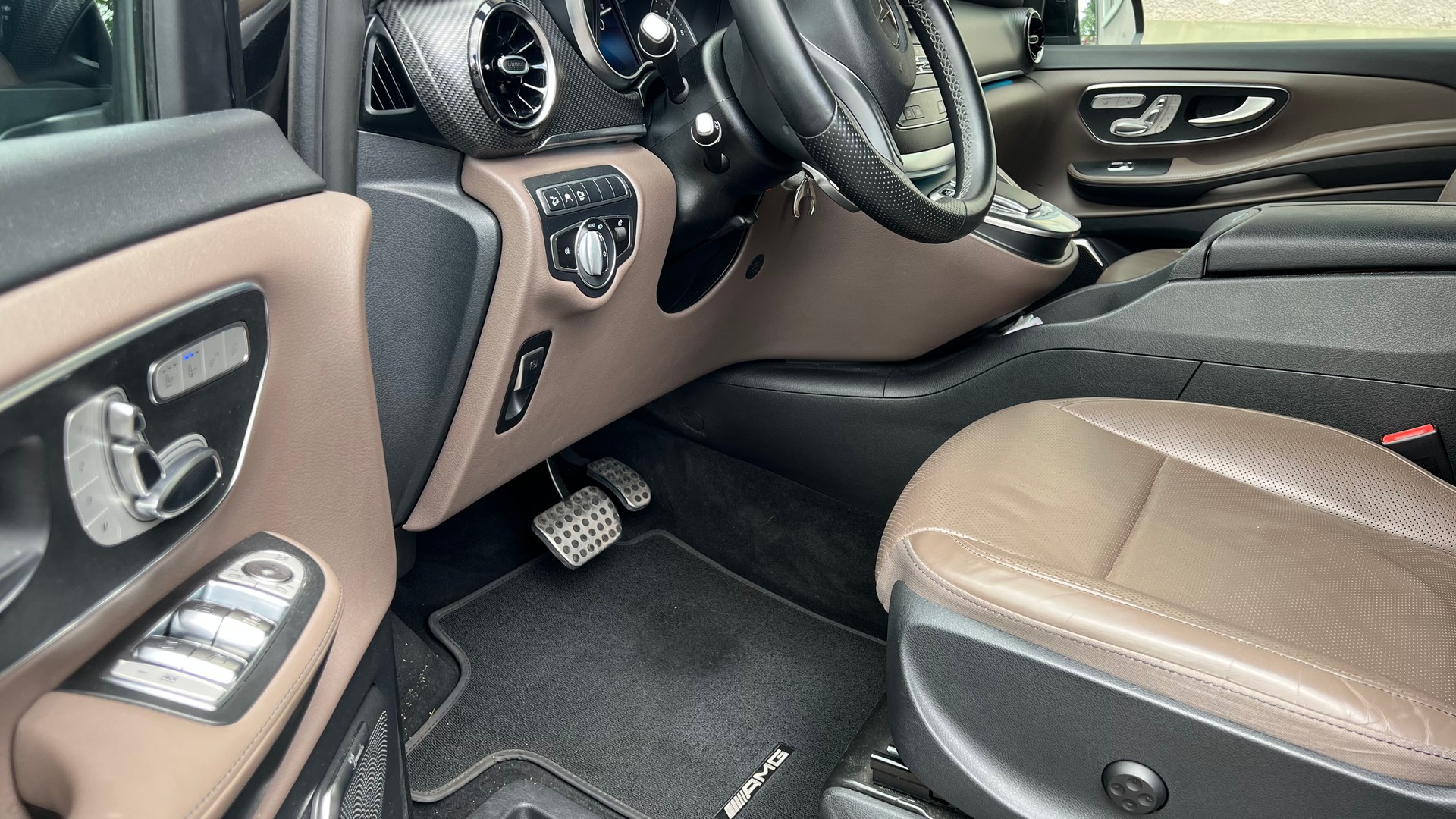 MERCEDES-BENZ V 300 d lang Swiss Edition 4Matic 9G-Tronic-image-4