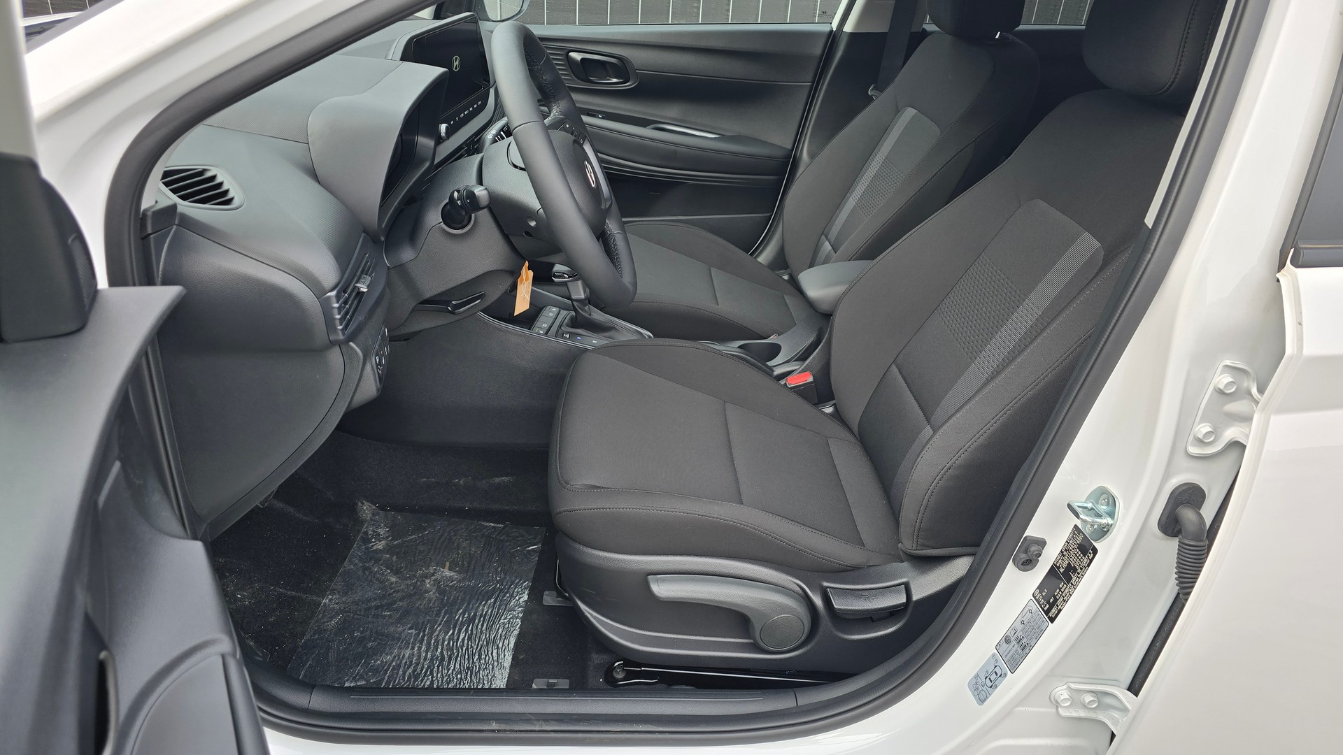 HYUNDAI i20 1.0 T-GDi Amplia DCT-image-2