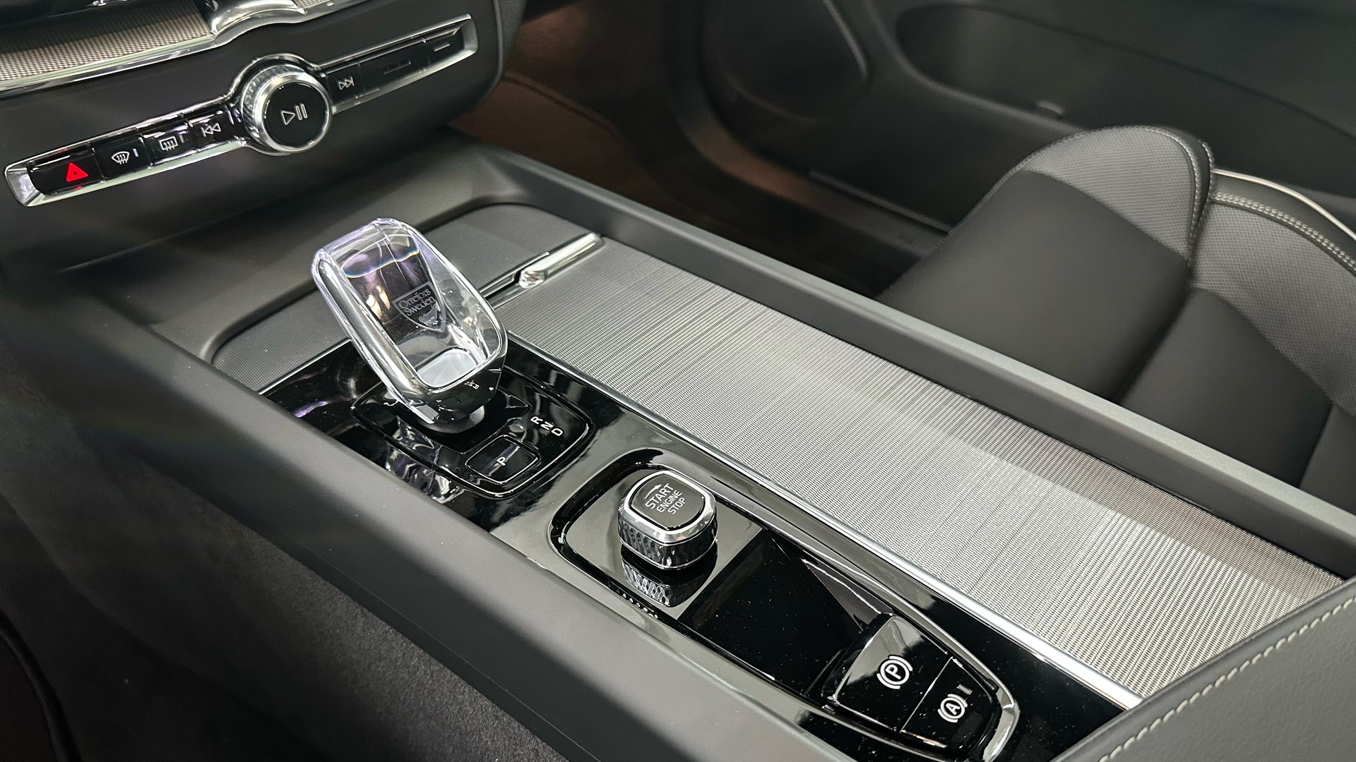 VOLVO XC60 2.0 T8 TE Ultra Dark eAWD-image-10